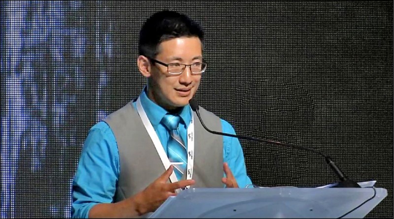 史立威醫師帶著家人返台,希望可以找到生母見上一面。(翻攝自網路)