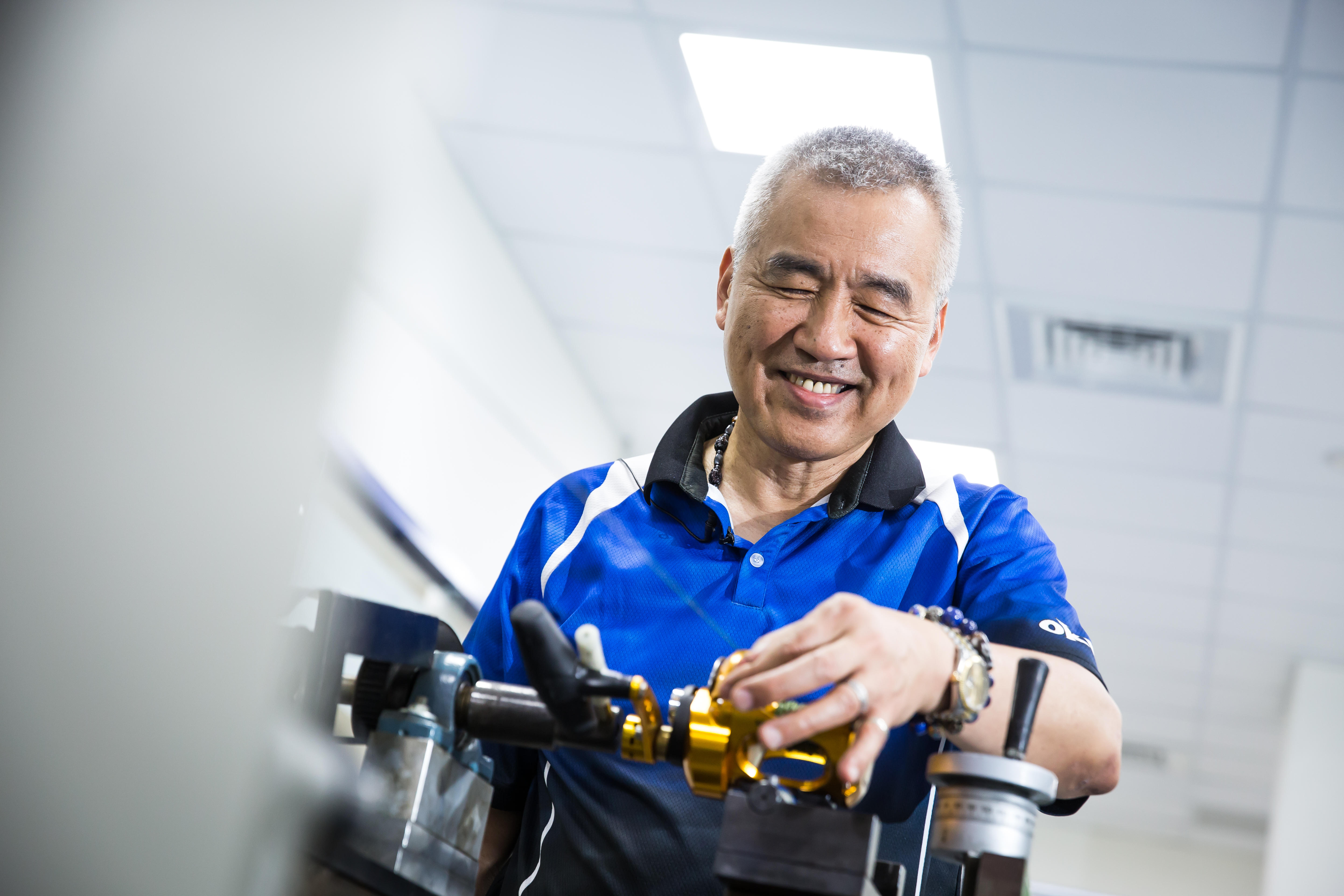 張良任對機械技術情有獨鍾，退伍後第一份工是做網版印刷，間接種下日後創業機緣。