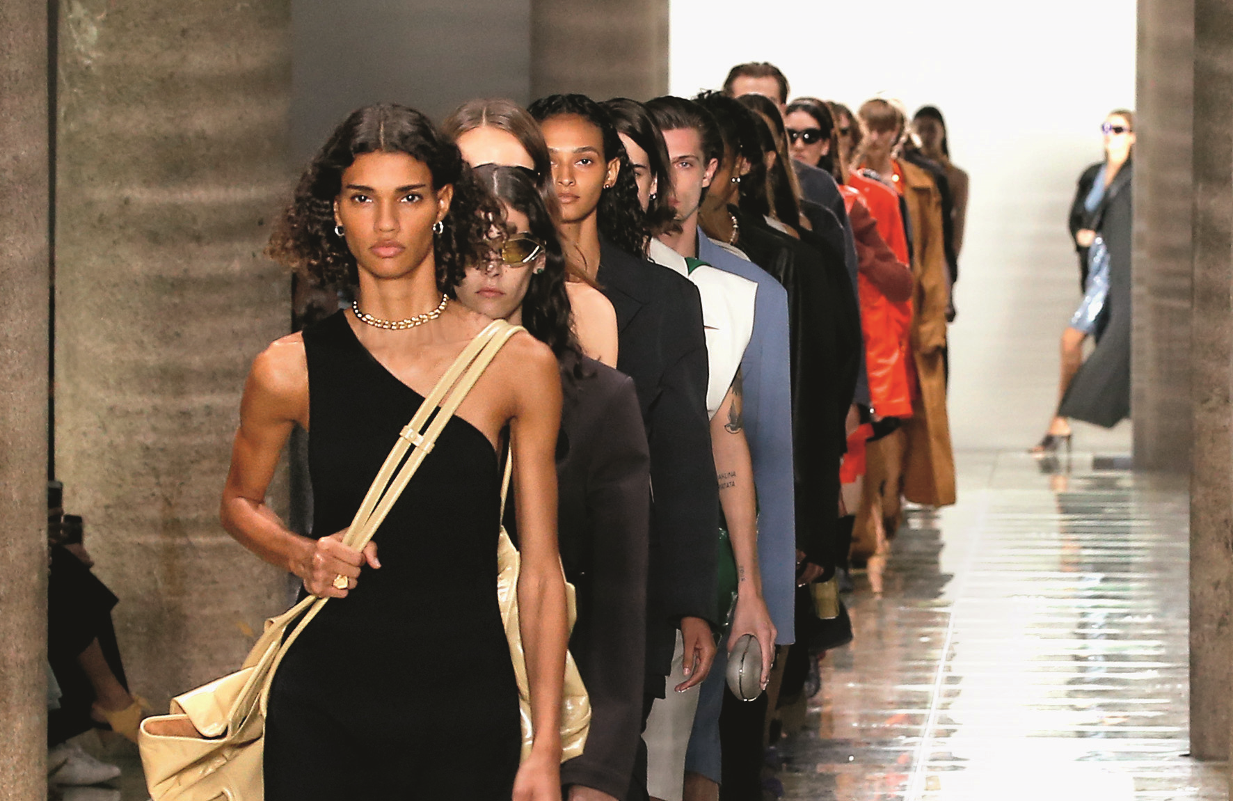 Bottega Veneta 2020春季發表甫於日前落幕，沈穩冷靜色調獲得時尚編輯一致好評。（Bottega Veneta提供）