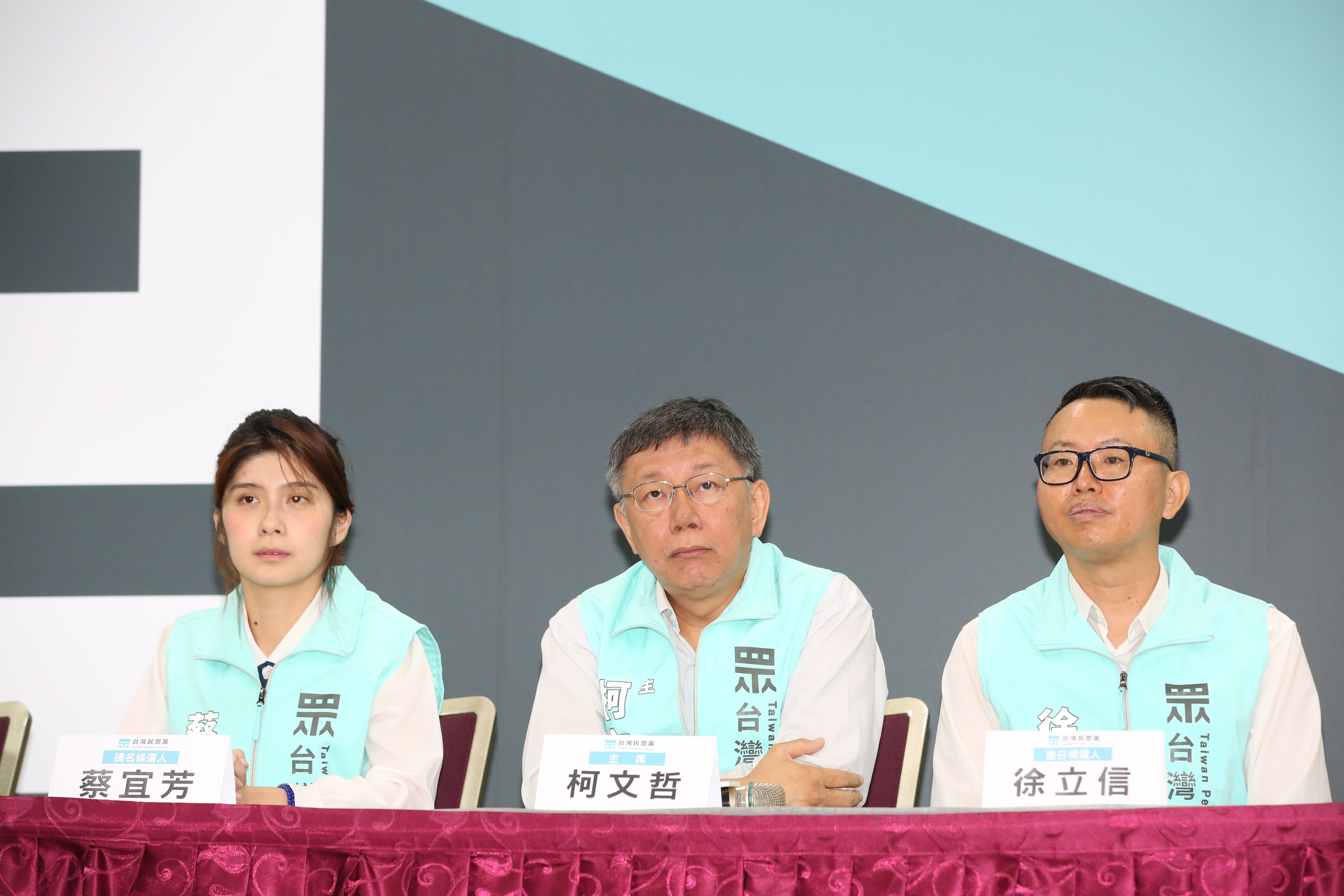 未來是否有望組成「郭柯王」大聯盟，柯文哲希望彼此先沉澱一陣子，到時候大家再坐下來討論，「才能做出比較穩定的決策。」