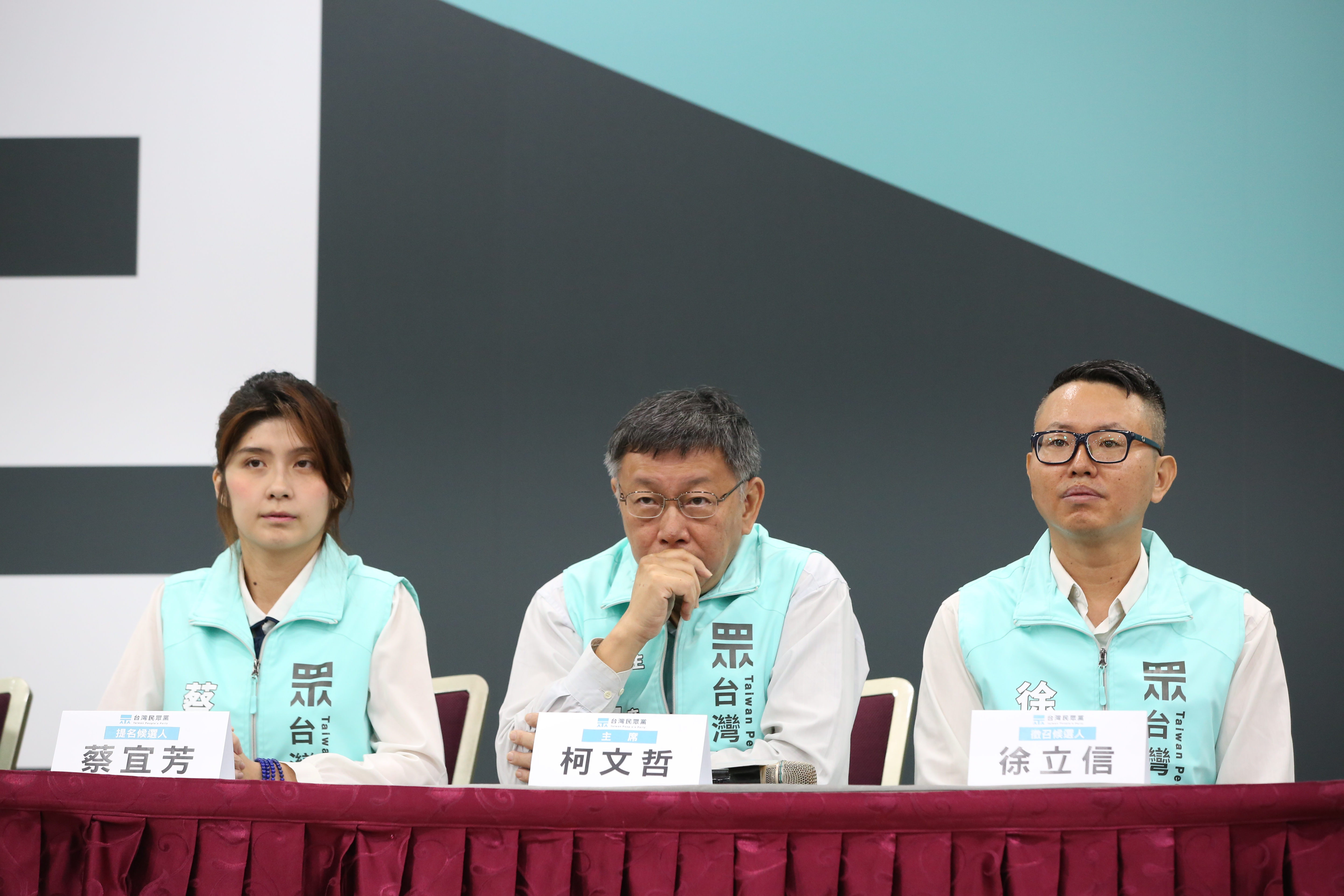 柯文哲也坦言,從郭台銘宣布不選到現在「我還沒見過他」,因為當時曾建議郭台銘,「先Calm down休息一下,等大家比較沉澱下來,我們再重啟討論。」