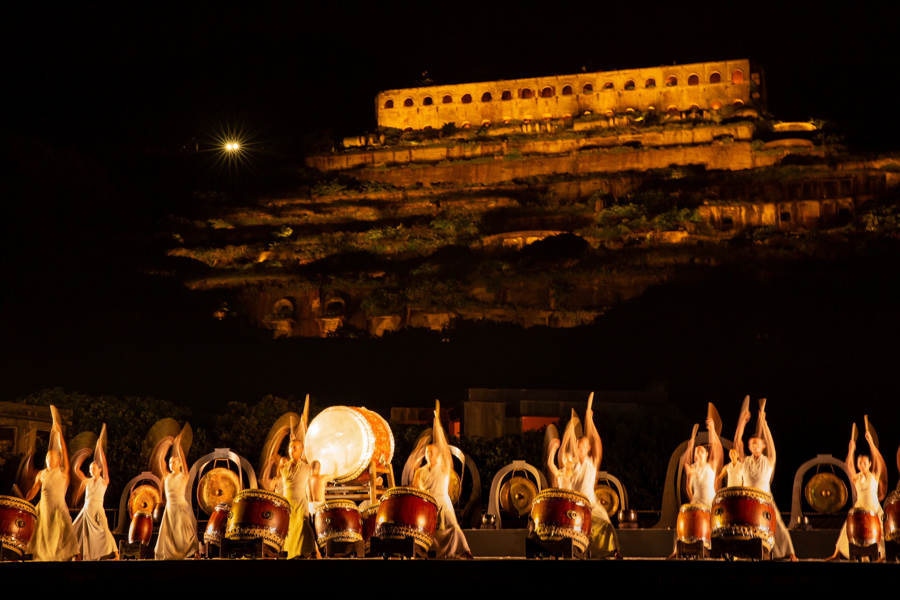 水湳洞選煉廠遺址點燈，配上優人神鼓演出，氣勢磅礡。