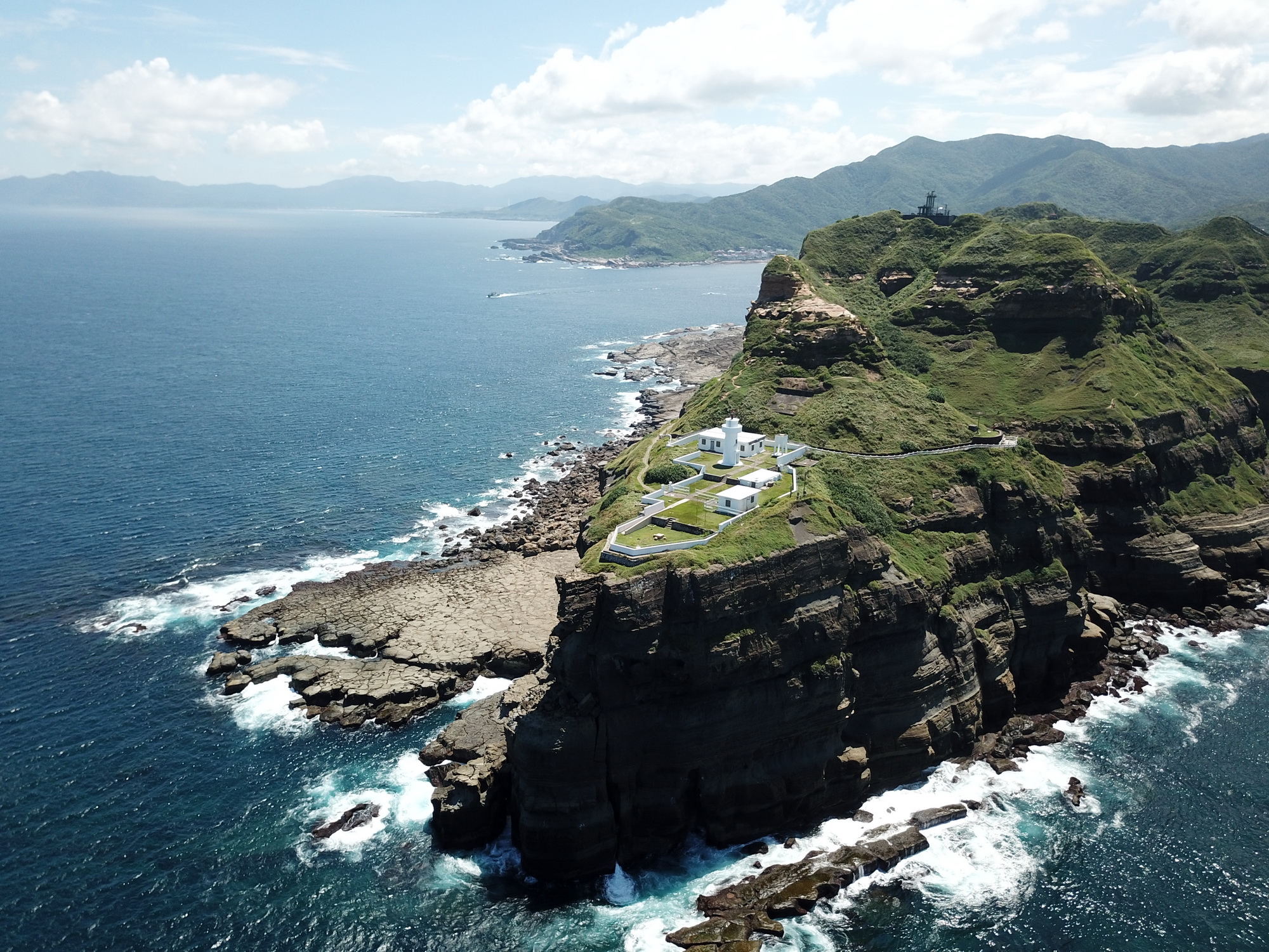 鼻頭角祕境為環岬角一圈的步道。