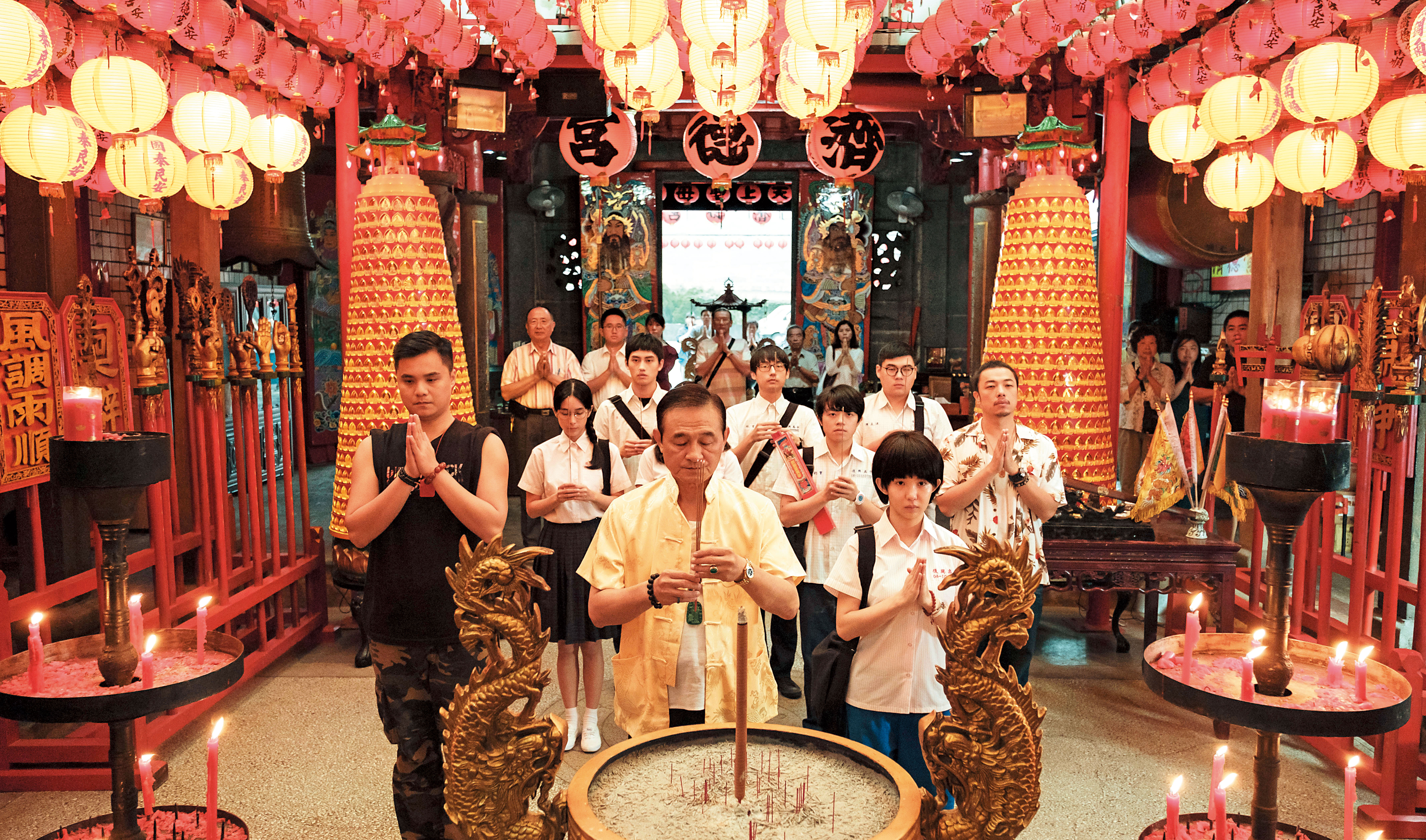 由郭書瑤（前排右）主演的《通靈少女》第二季劇情依然在生者和亡靈之間遊走。 （HBO Asia提供）