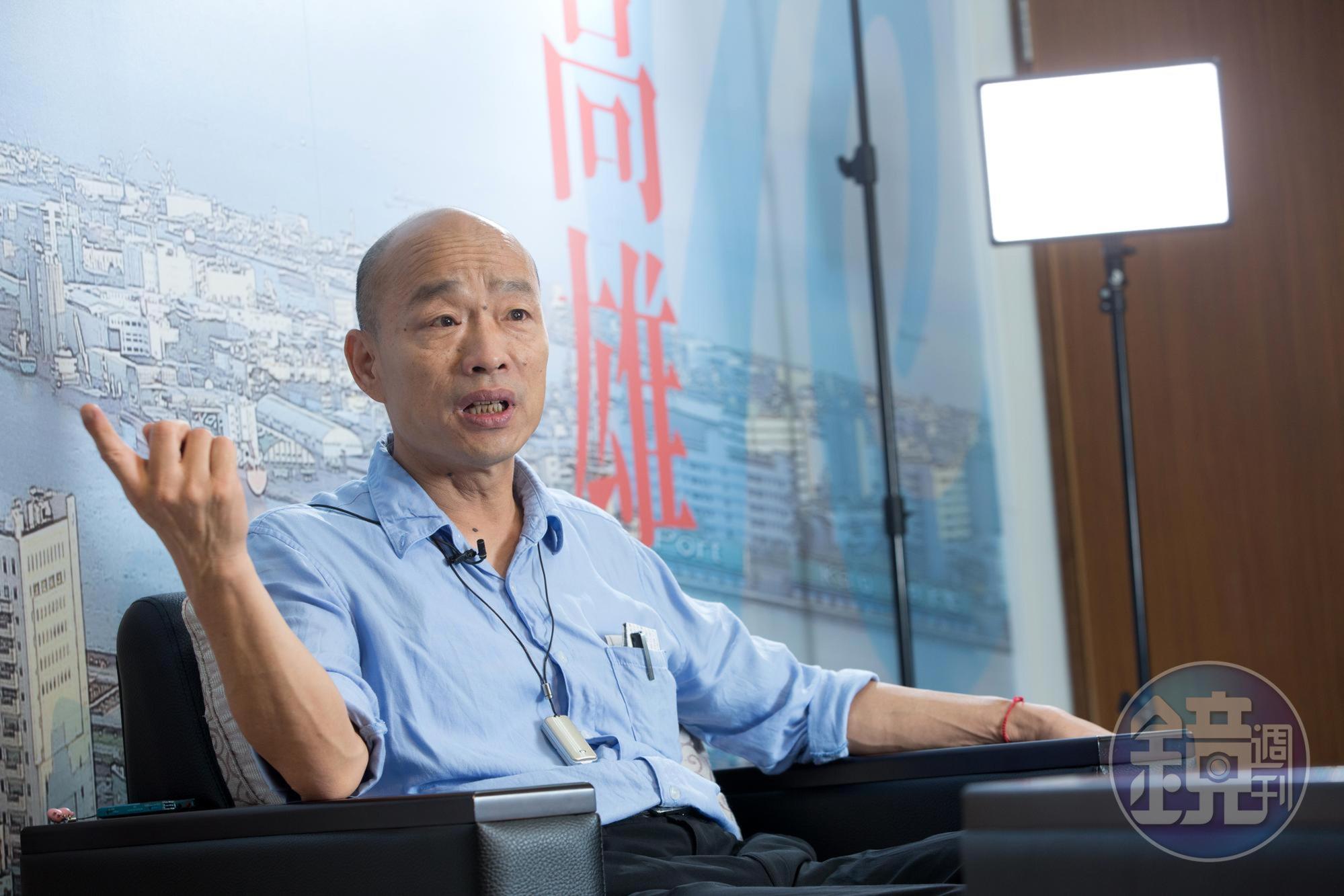 韓國瑜在競選高雄市長期間曾拋出「太平島開採石油」的政見,如今卻質問議員「挖石油請問誰說的?」