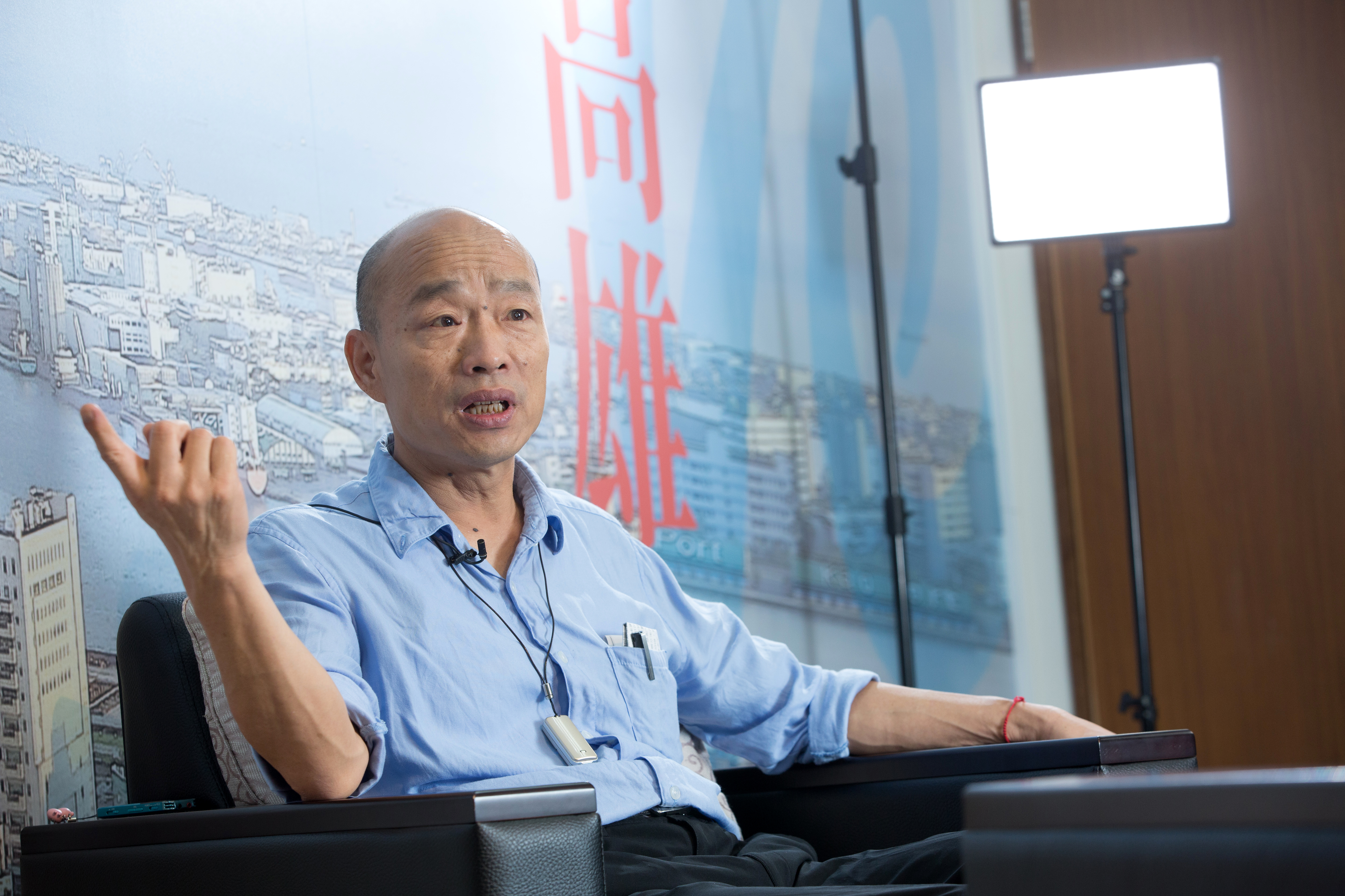 韓國瑜在競選高雄市長期間曾拋出「太平島開採石油」的政見，如今卻質問議員「挖石油請問誰說的？」