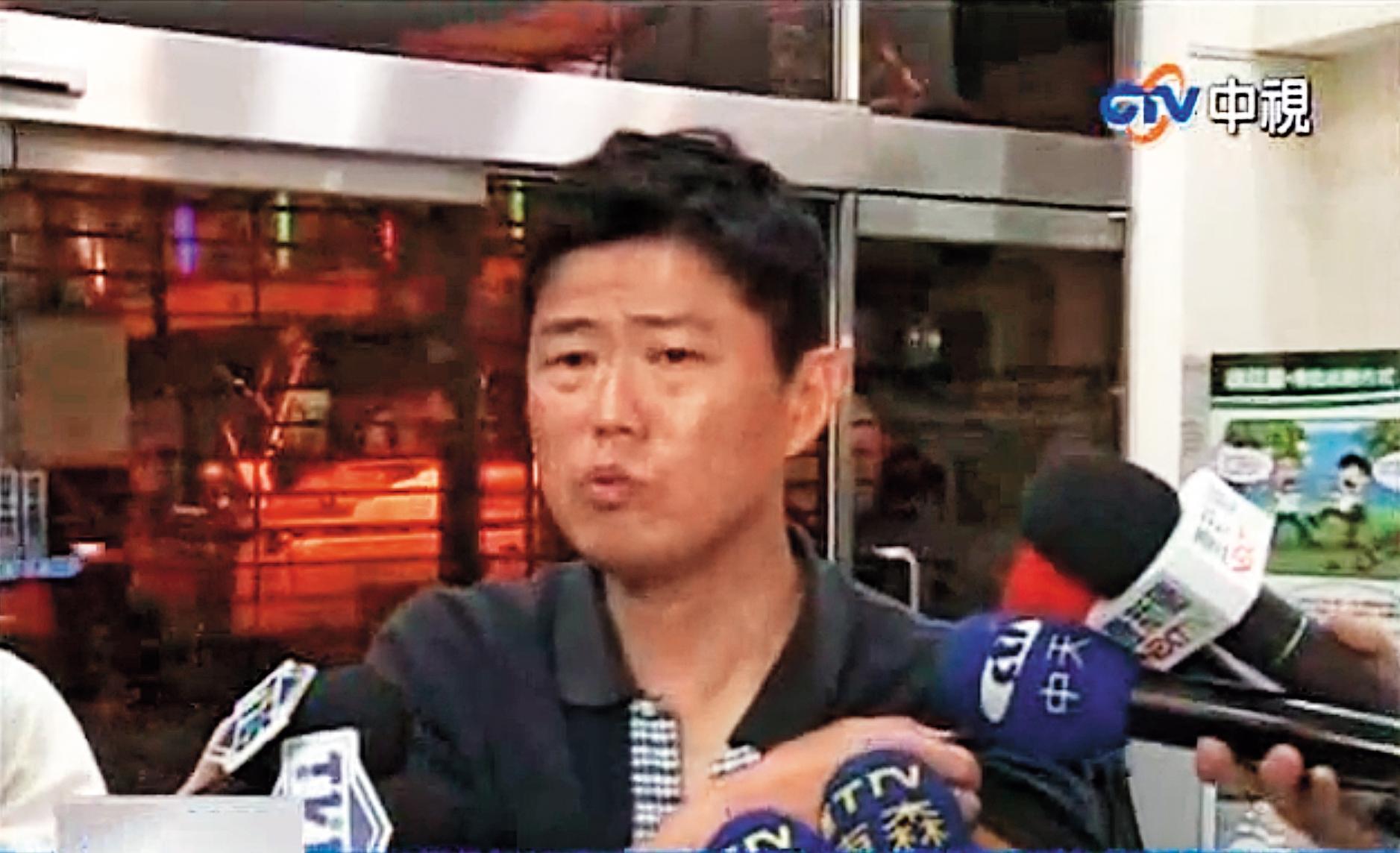 王全好在6年前曾被爆出囚禁醫師娘長達226天,並讓對方懷孕生子,案情最後逆轉,醫師娘改稱外遇,王僅被依通姦罪判刑4月。(翻攝自中視新聞)
