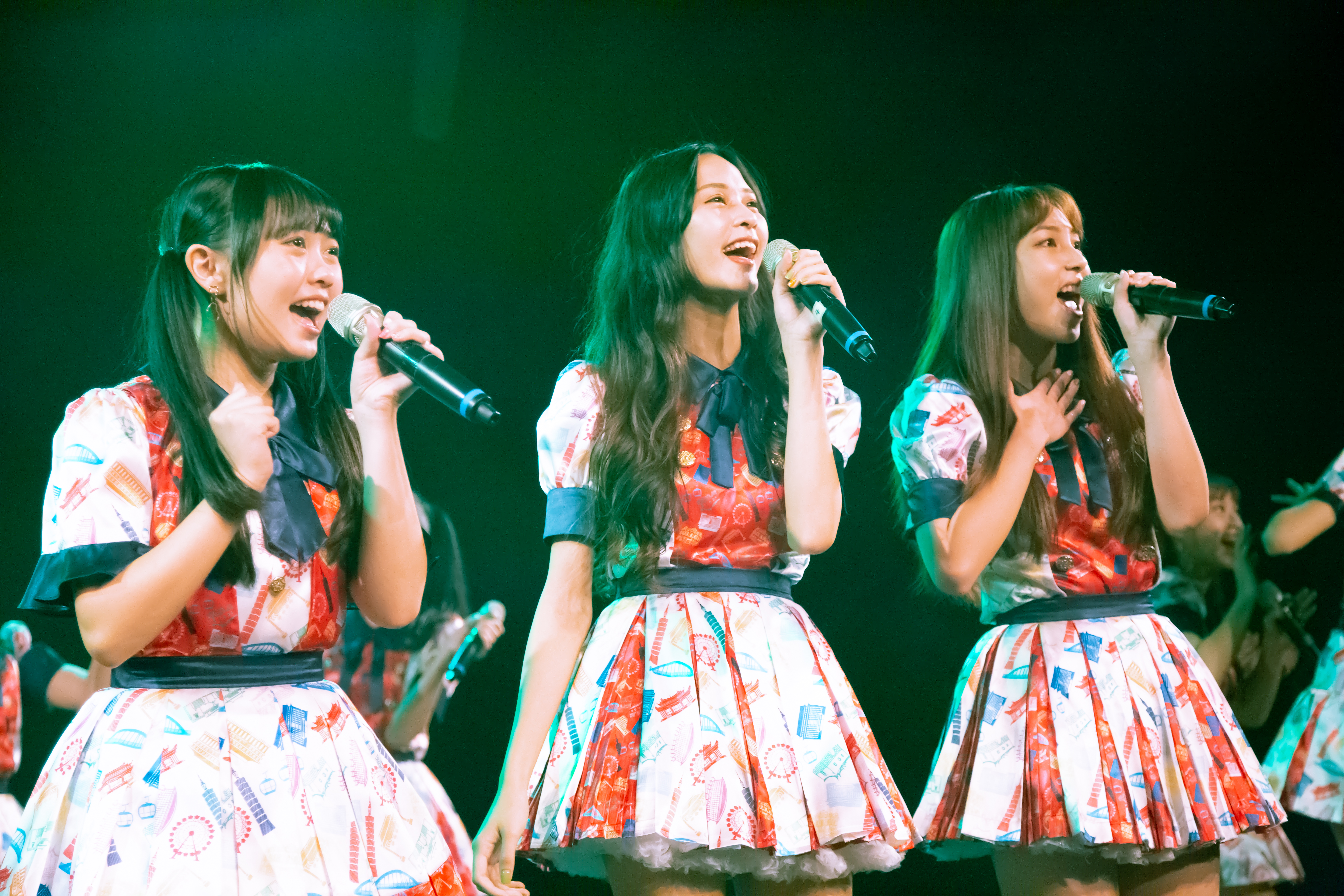 國民女團AKB48 Team TP 昨（22）日結束連續四場在華山烏梅劇院慶祝成軍一週年Mini Concert，左起張羽翎、林倢、林易沄。（好言娛樂提供）