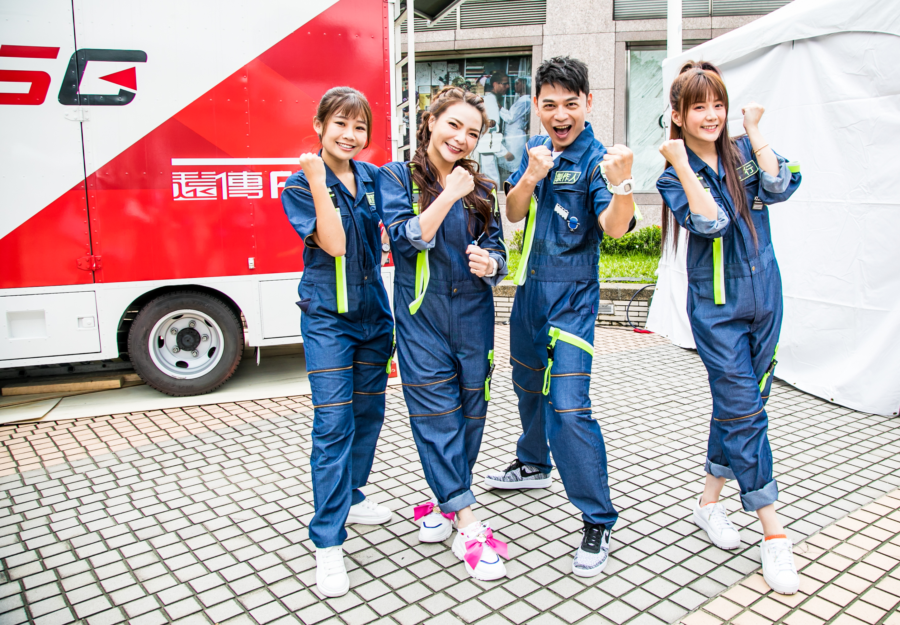 17 Media挑戰直播綜藝新創舉的旗下熱門節目《明星製作人》，由阿Ken和納豆各自帶隊攜手主持。（明星製作人提供）