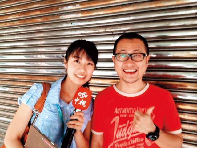 周亭羽(左)因採訪工作認識九把刀,互有好感的兩人,快速陷熱戀。(翻攝自周亭羽臉書)