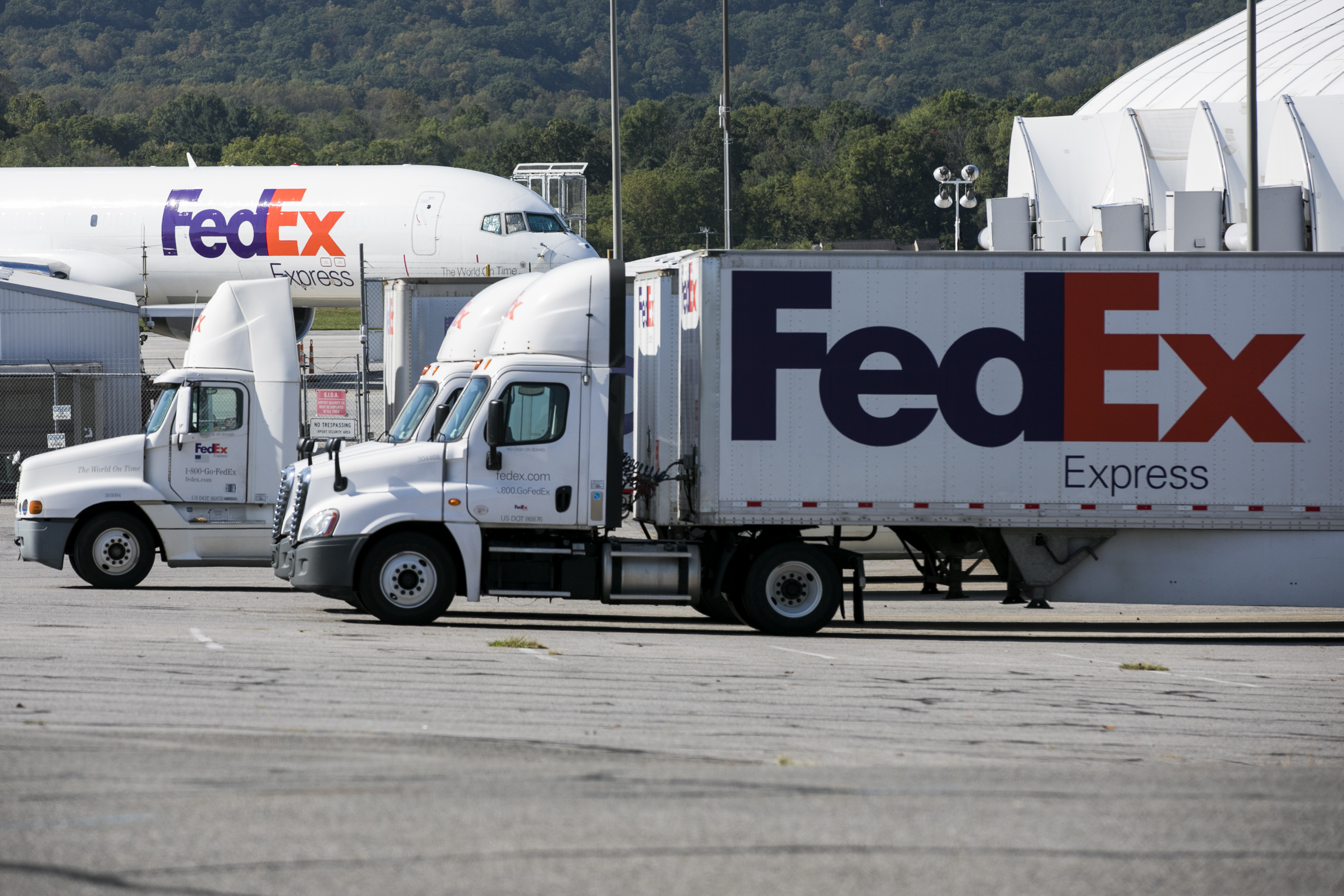 FedEx的「誤送華為包裹」風波凸顯出社會信用體系也能成為貿易戰中控管外資的武器。（東方IC）