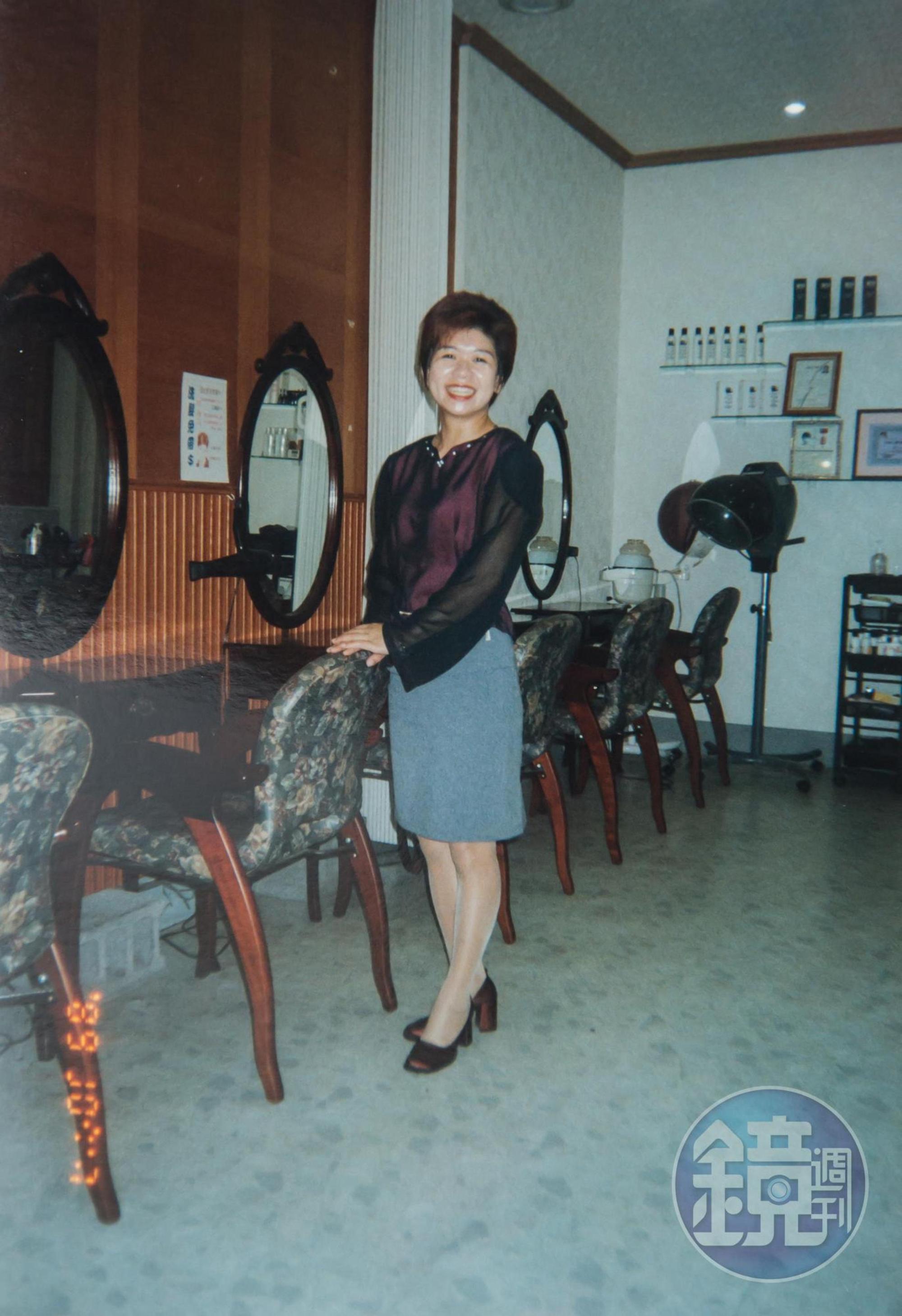 許宴庭國中畢業就到美容院當學徒，婚後曾經營美髮工作室。（許晏庭提供）
