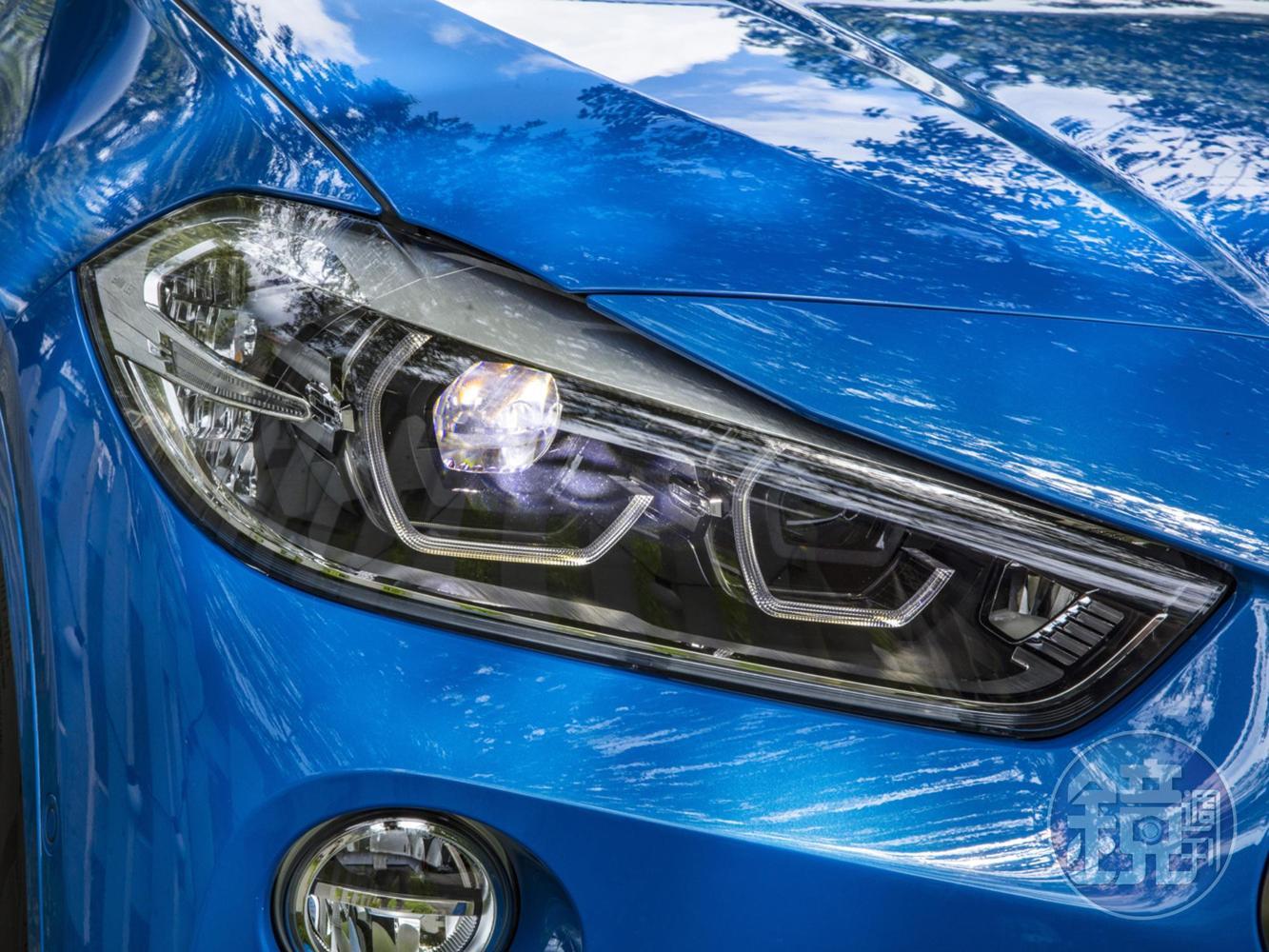 車頭類六角形LED頭燈。