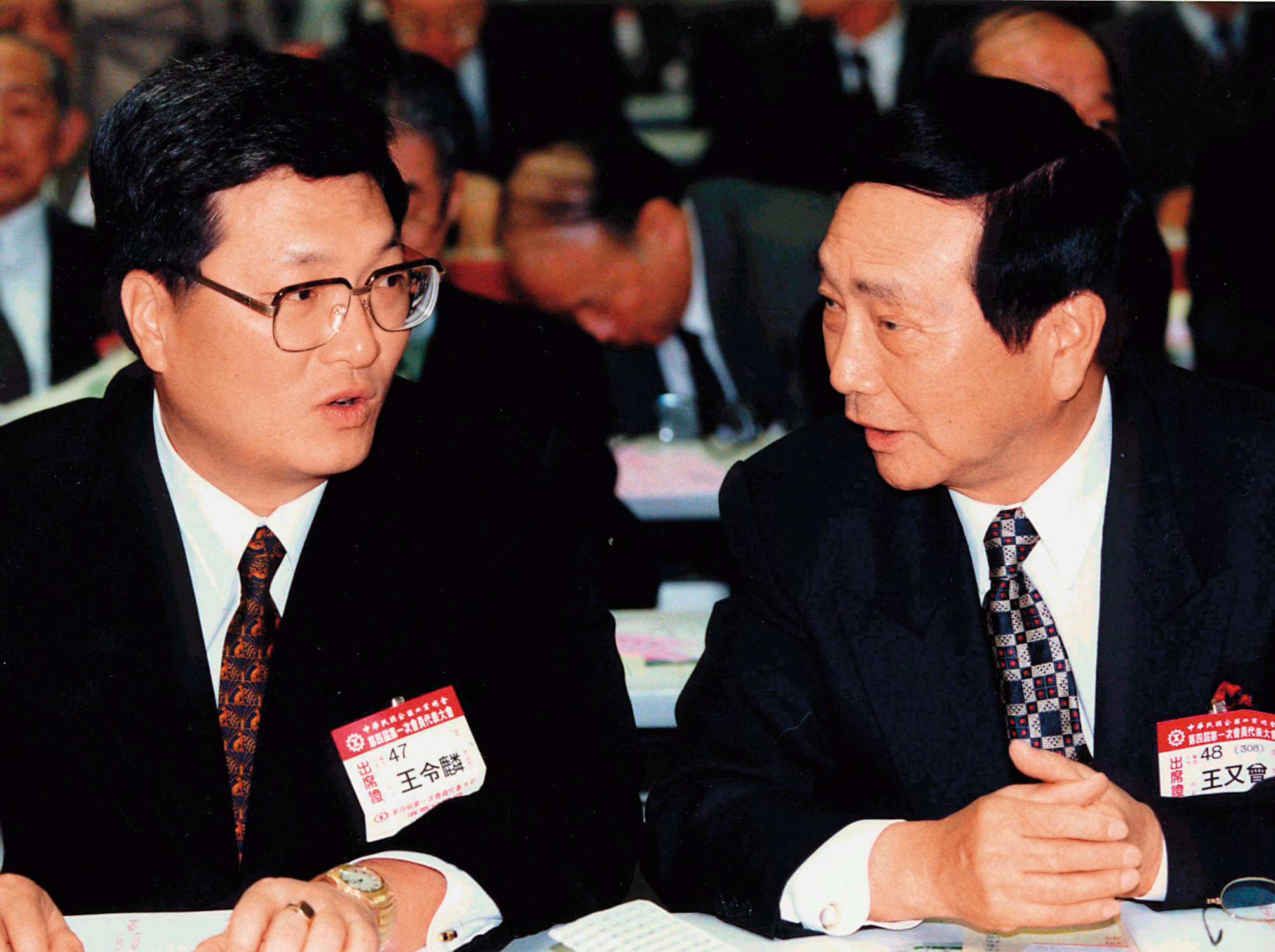 王令麟(左)早年希望獲得父親王又曾(右)認同,外傳因此和王應傑之間存在瑜亮情節。(聯合知識庫)