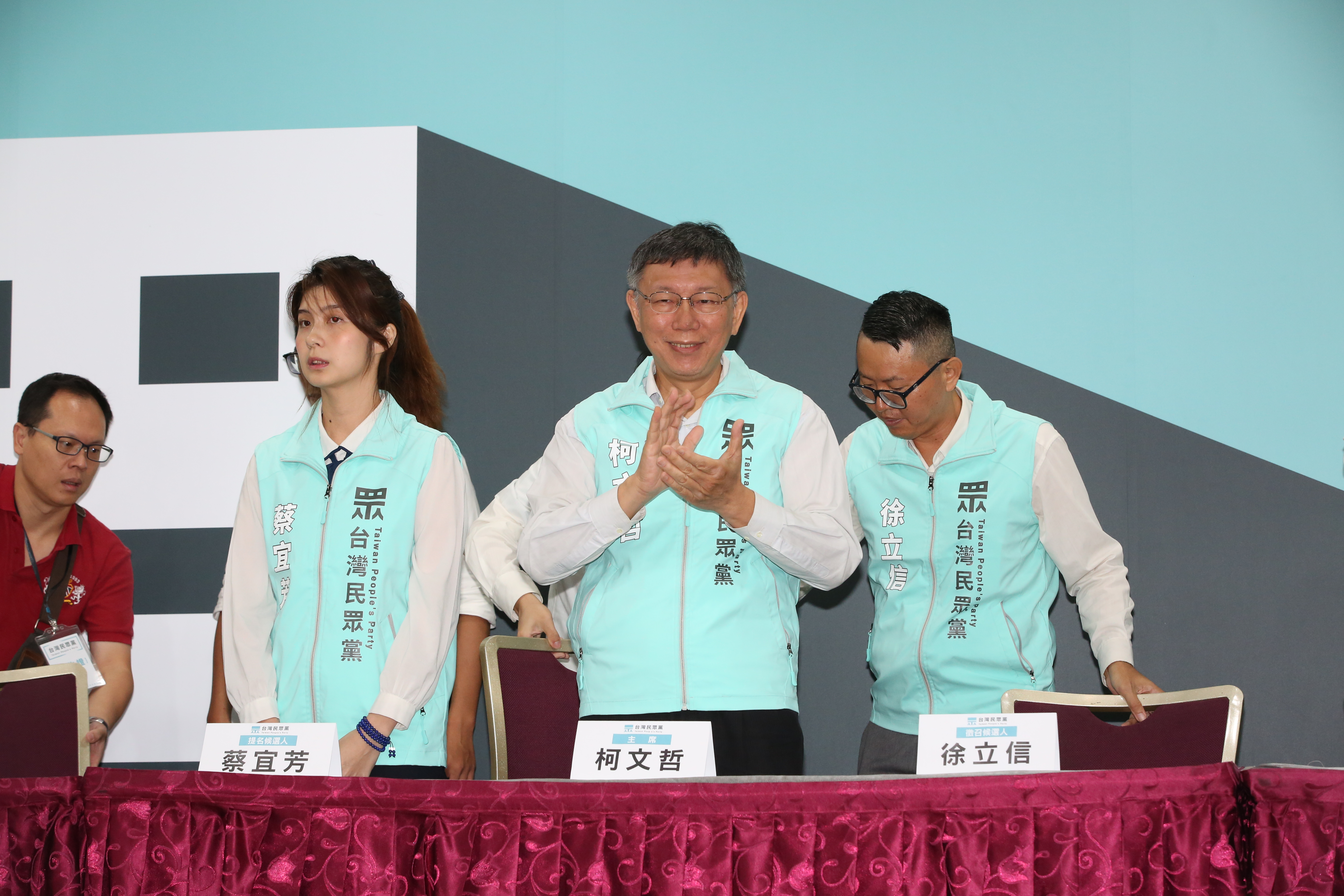 柯文哲與郭台銘結盟並未破局，「雙母雞」將合組聯軍直攻國會。