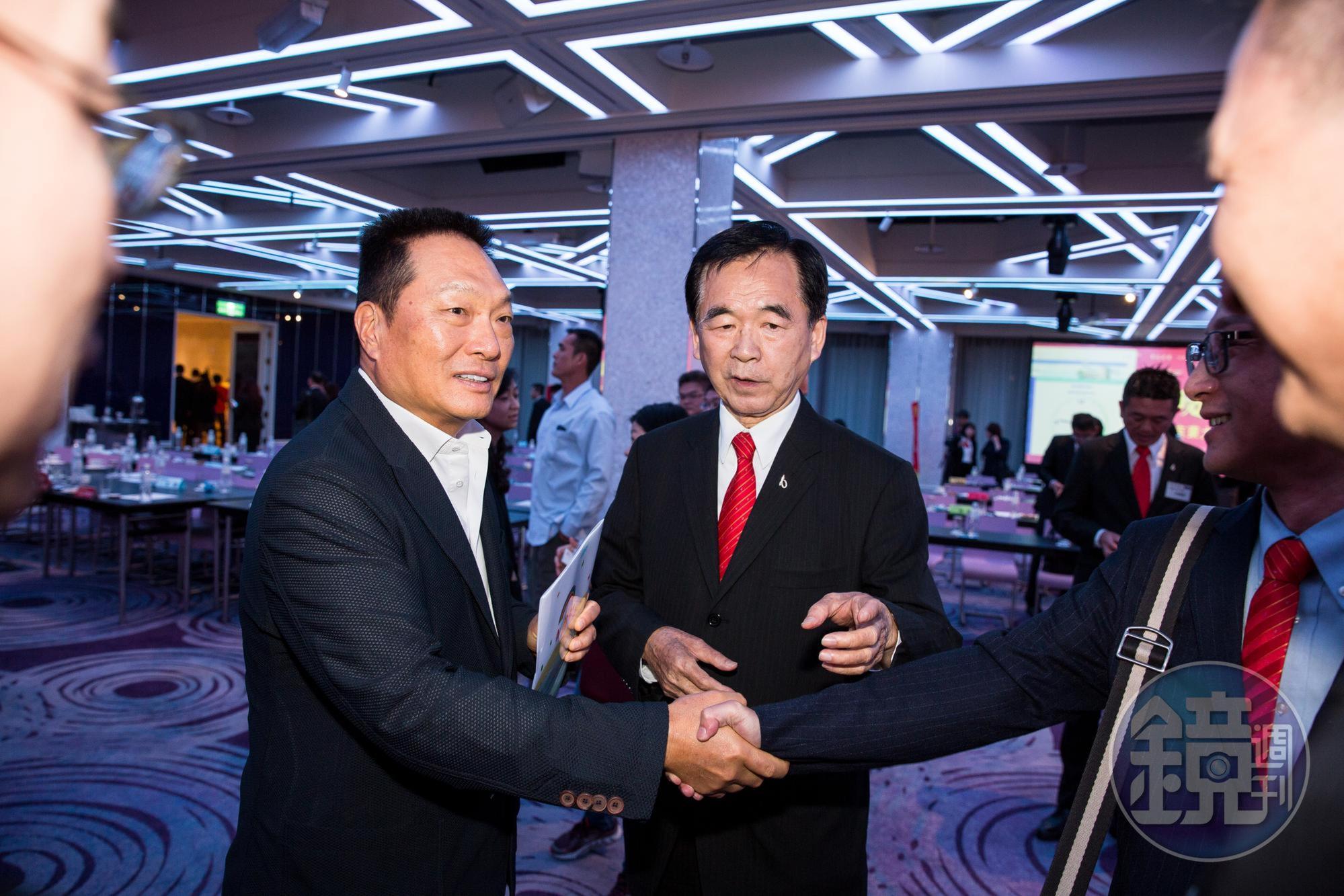 王令麟早年希望獲得父親王又曾的認同，外傳因此和王應傑之間存在瑜亮情節。