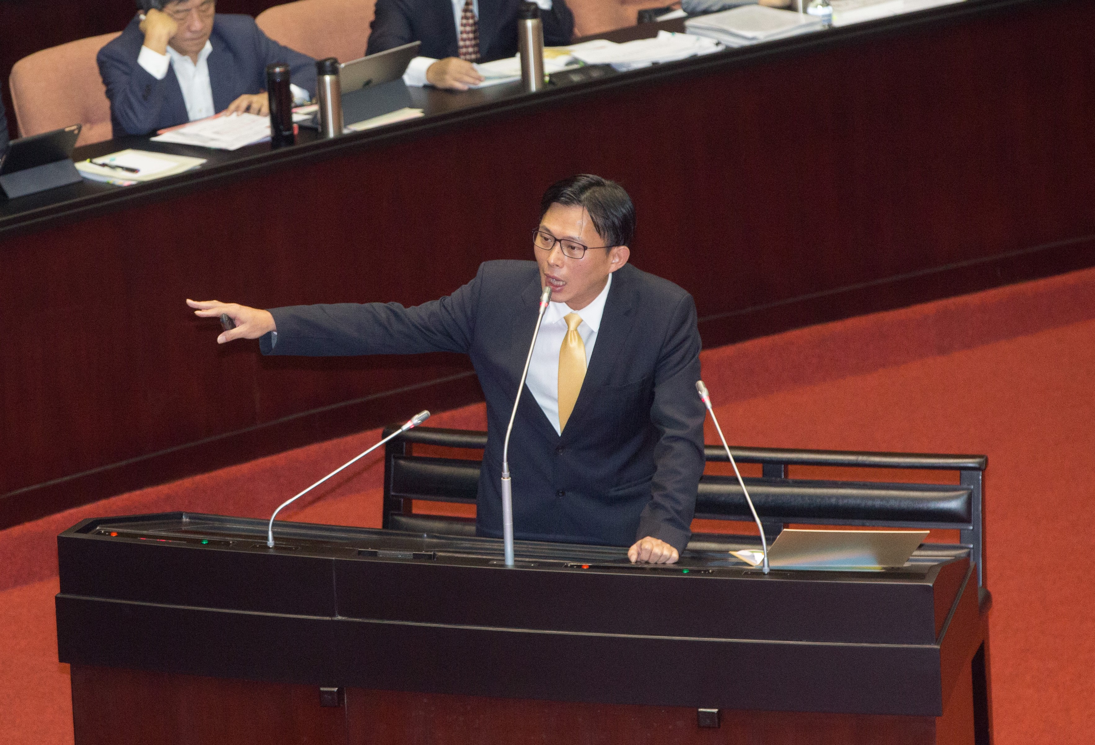 時代力量立委黃國昌上午在預算質詢中質詢行政院長蘇貞昌。