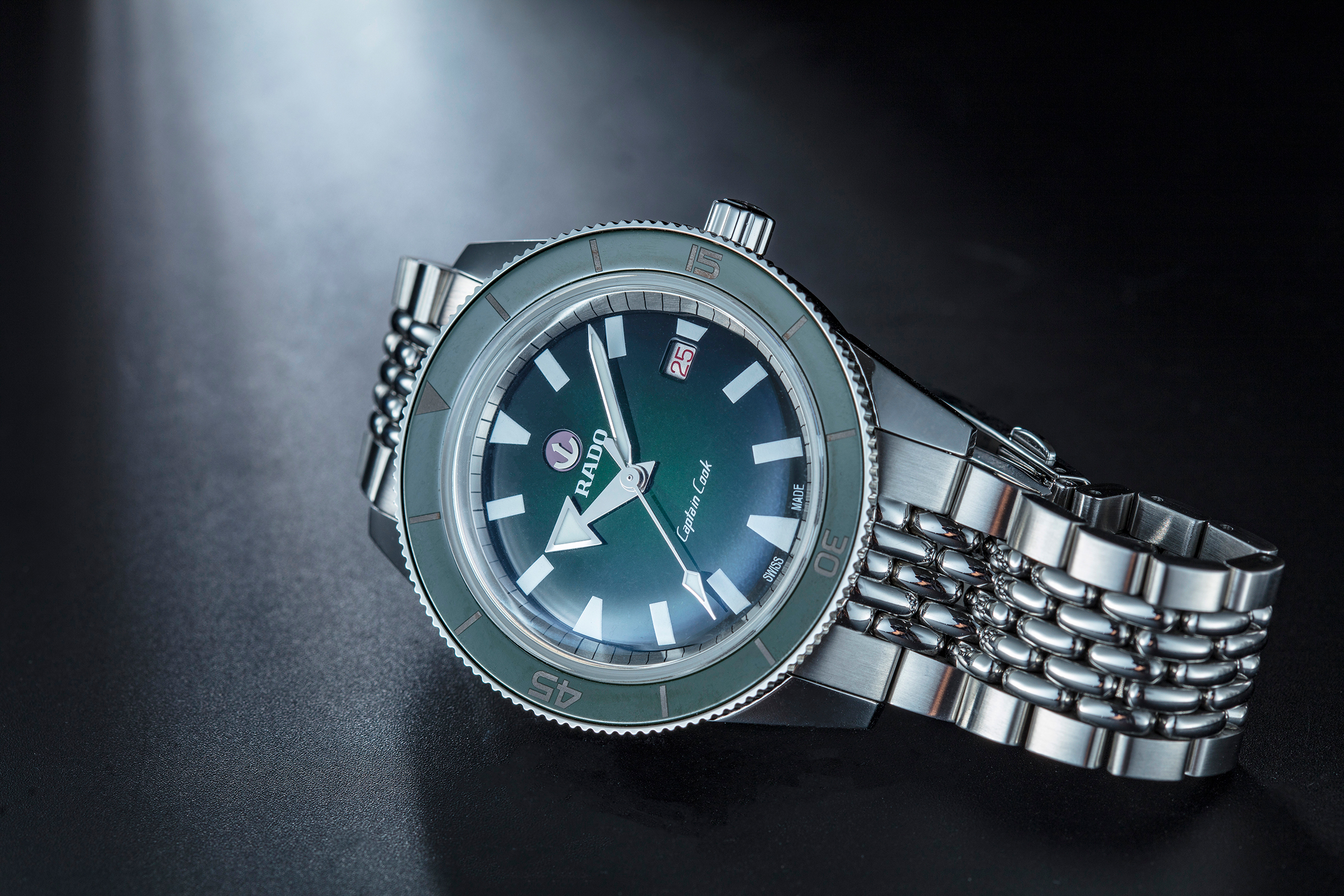 從2017年推出首款限量錶後，今年雷達正式將Captain Cook發展成為整系列，並提供繽紛的顏色選擇。
