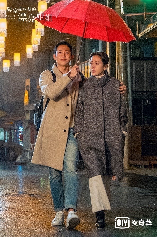 丁海寅以《經常請吃飯的漂亮姐姐》成為國民年下男友，超多女性粉絲想到他就露出幸福微笑。（愛奇藝台灣站提供）