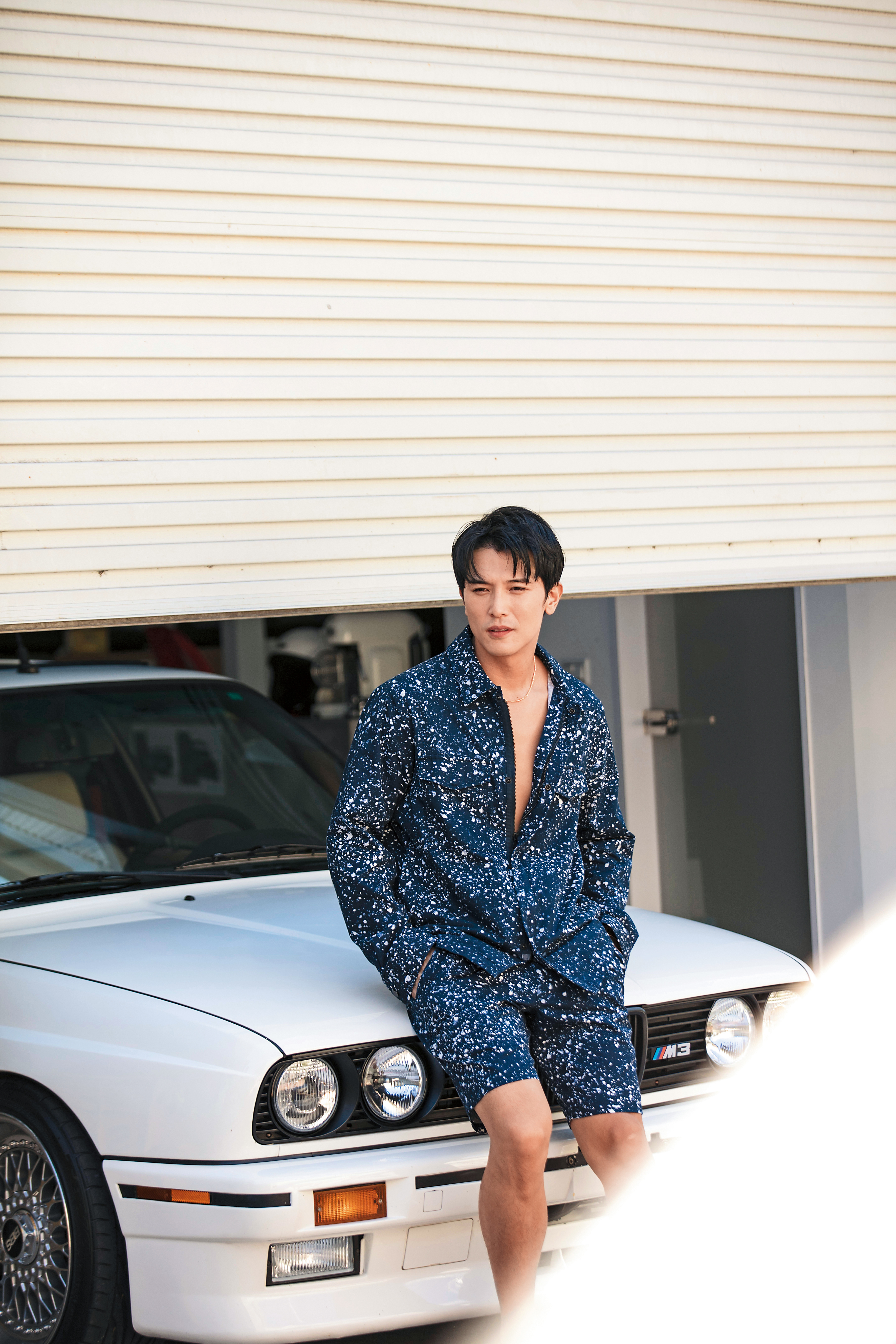 邱澤的M3是輛28年的老車，花了他無數心血自行修復，之前他接受本刊專訪時，特別跟愛車一起入鏡。