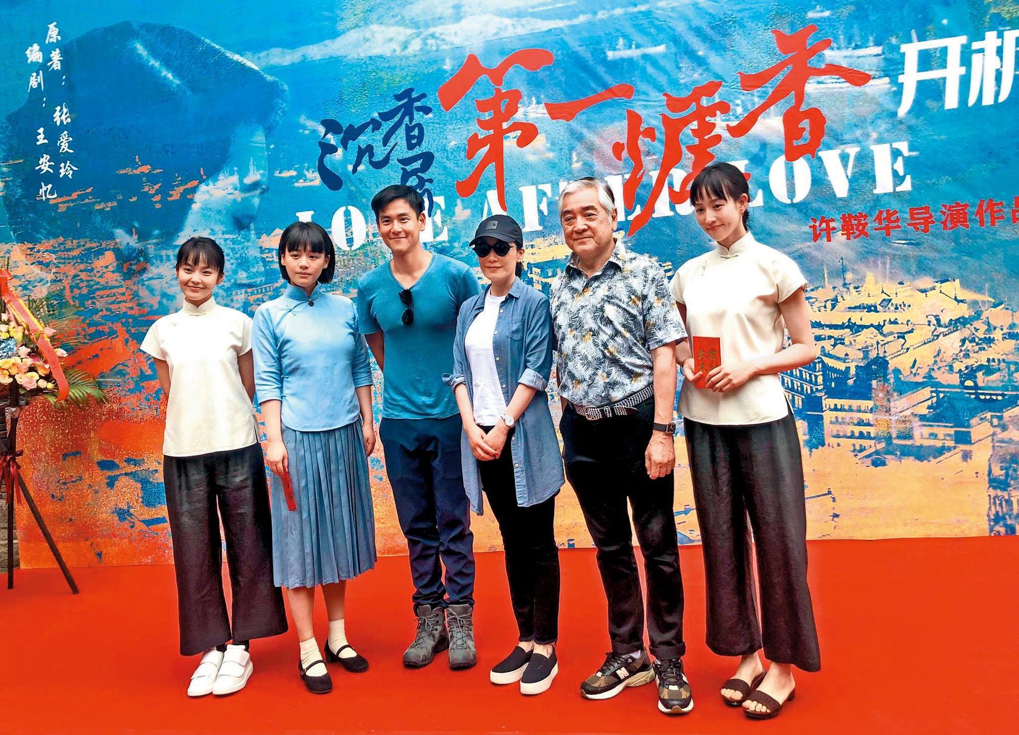 張鈞甯（右1）與邱澤合作時，還在趕拍與彭于晏（左3）合演的《第一爐香》。（翻攝自微博）