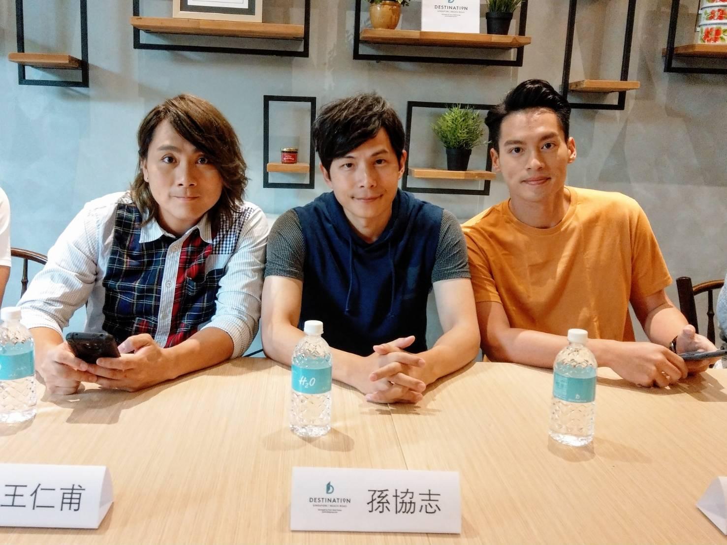 中視《飢餓遊戲》3週年特別企劃,主持群孫協志、王仁甫、許孟哲接受新加坡當地媒體採訪。(中視提供)