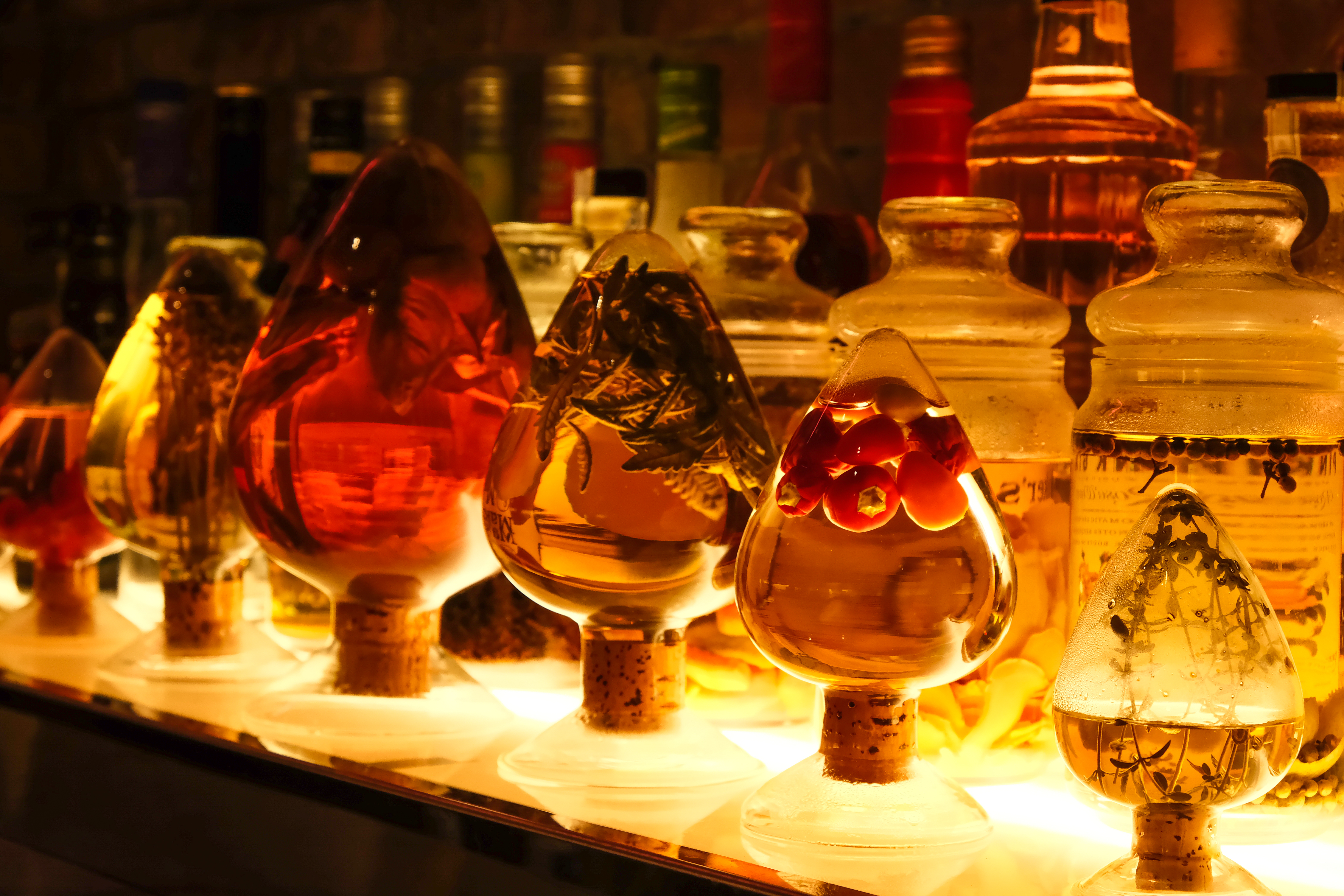 「She_Design TAPAS SOJU BAR」以燒酒和各種香辛料自製的風味浸漬酒,是讓酒譜與眾不同的祕密武器。