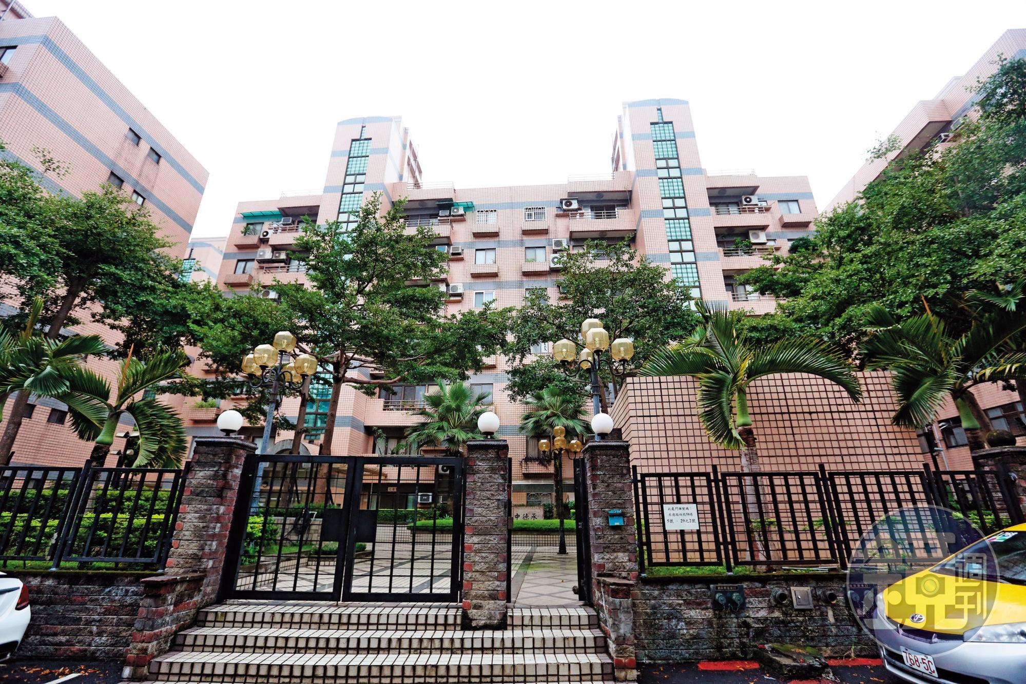 張瑞雄向行政院要來一間官舍，花大筆校務經費修繕裝潢，遭爆自己不住卻給前妻、女兒住。