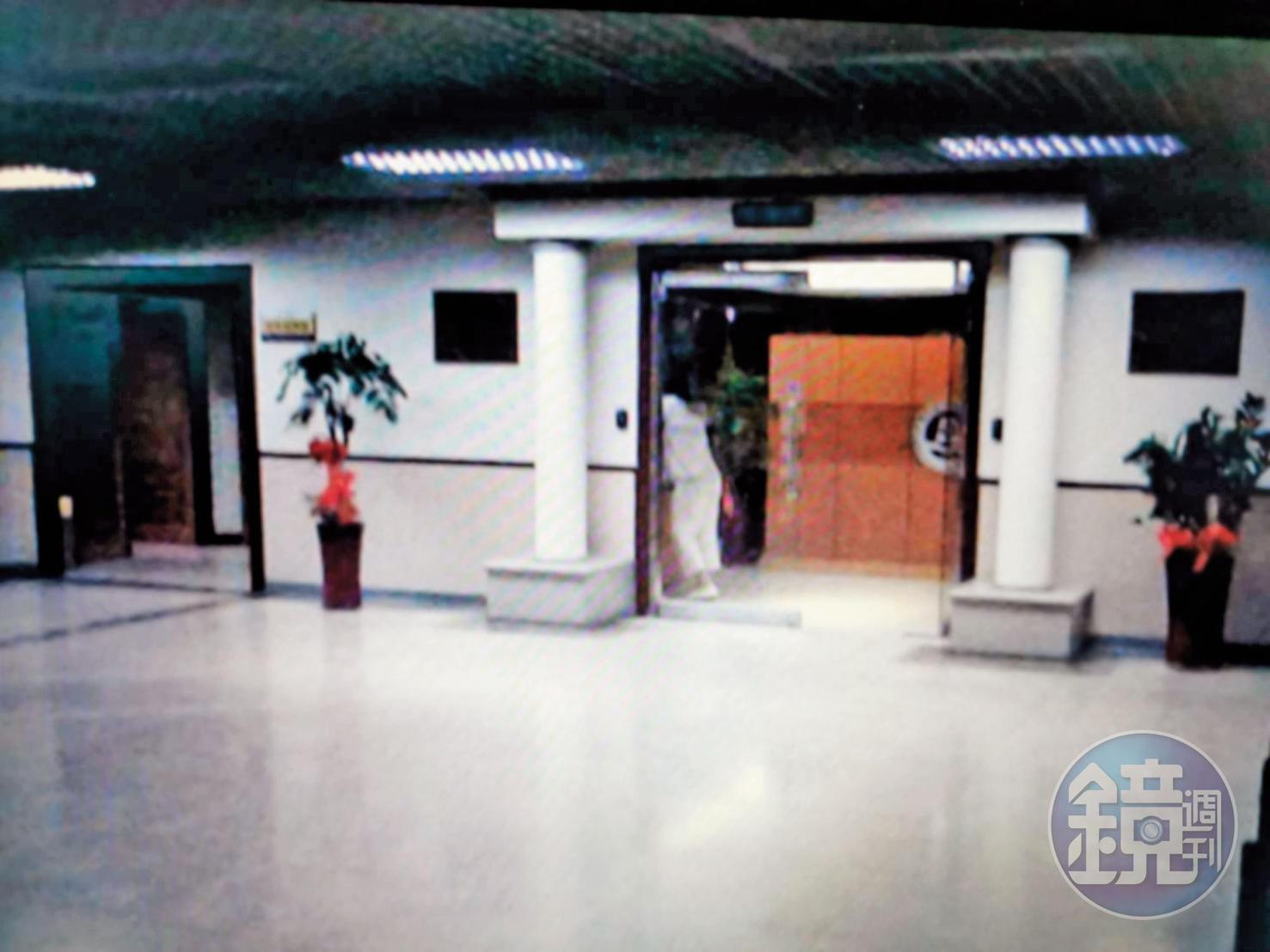台北商業大學校長辦公室區域整修得光鮮亮麗。(讀者提供)