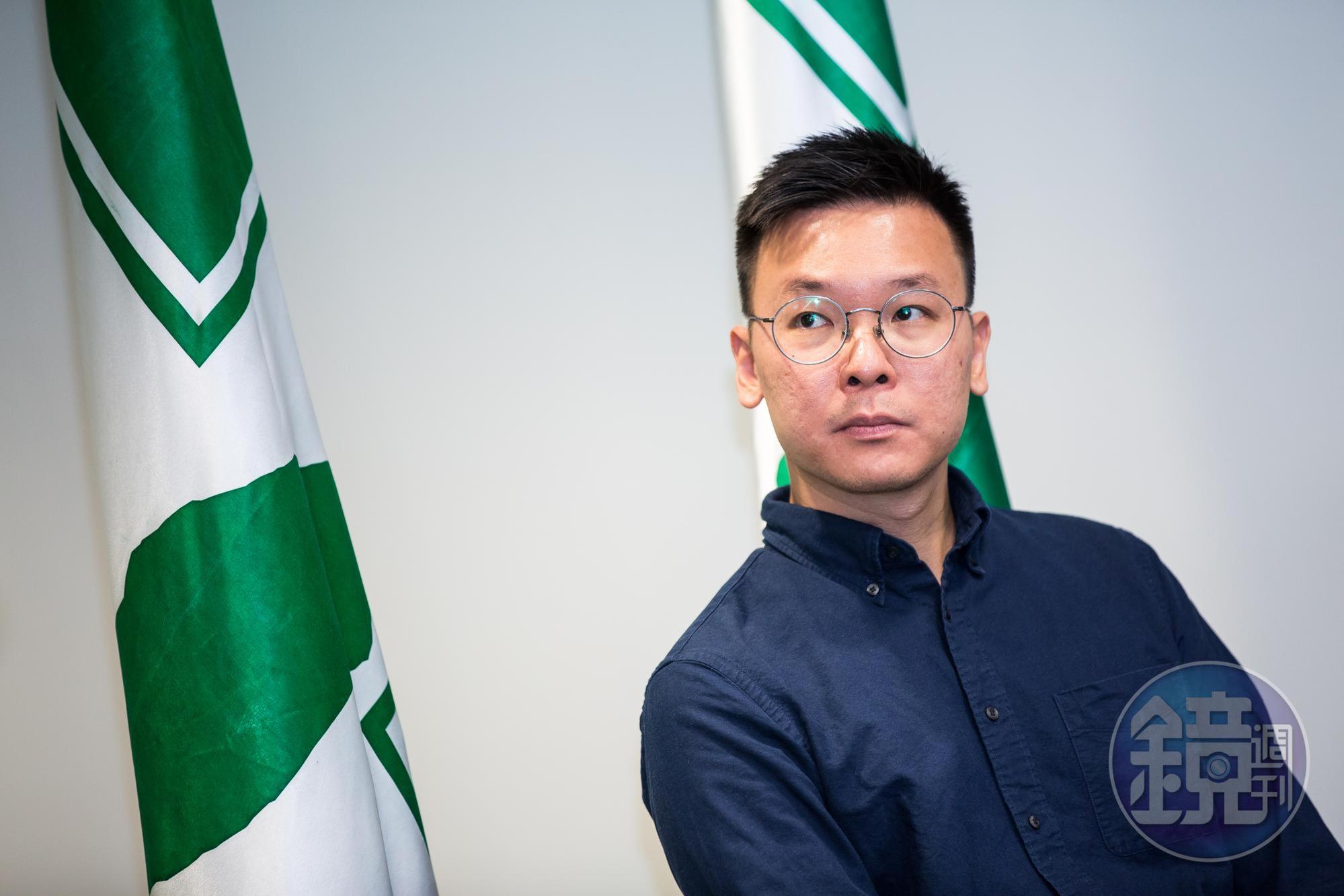 羅文嘉為讓黨內幹部年輕化，邀學運領袖林飛帆擔任副祕書長。