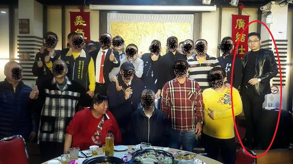 連千毅作風高調，常常與各路角頭兄弟拍照後上傳臉書，前排左1為竹聯幫前虎堂堂主「楞子」。（翻攝自連千毅臉書）