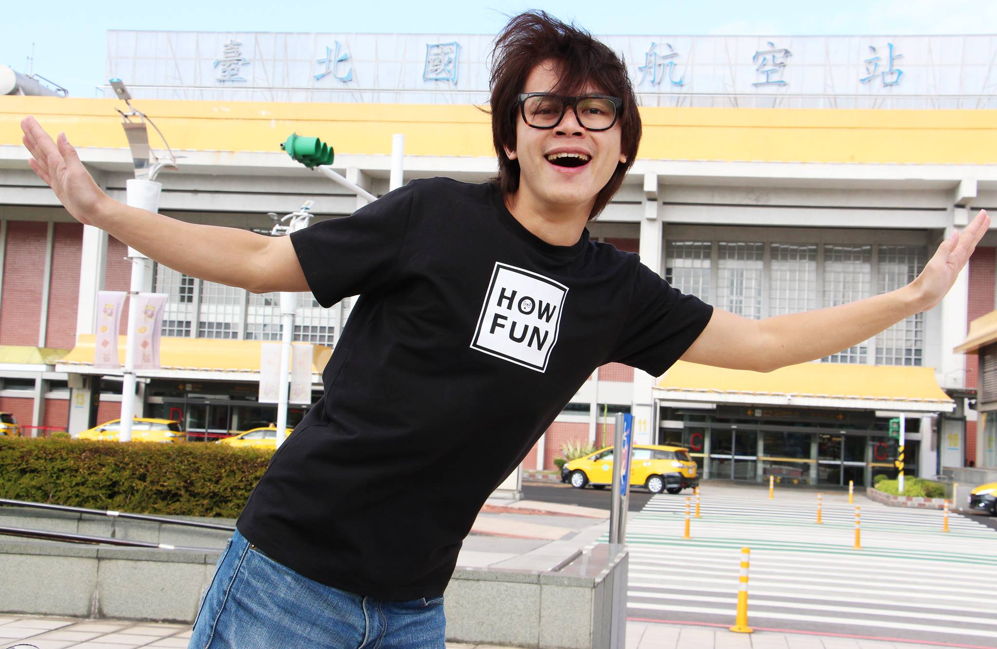 知名YouTuber陳孜昊「HowHow」在網路上擁有高人氣,24日卻因民眾檢舉遭約談。(圖片取自HowHow臉書)