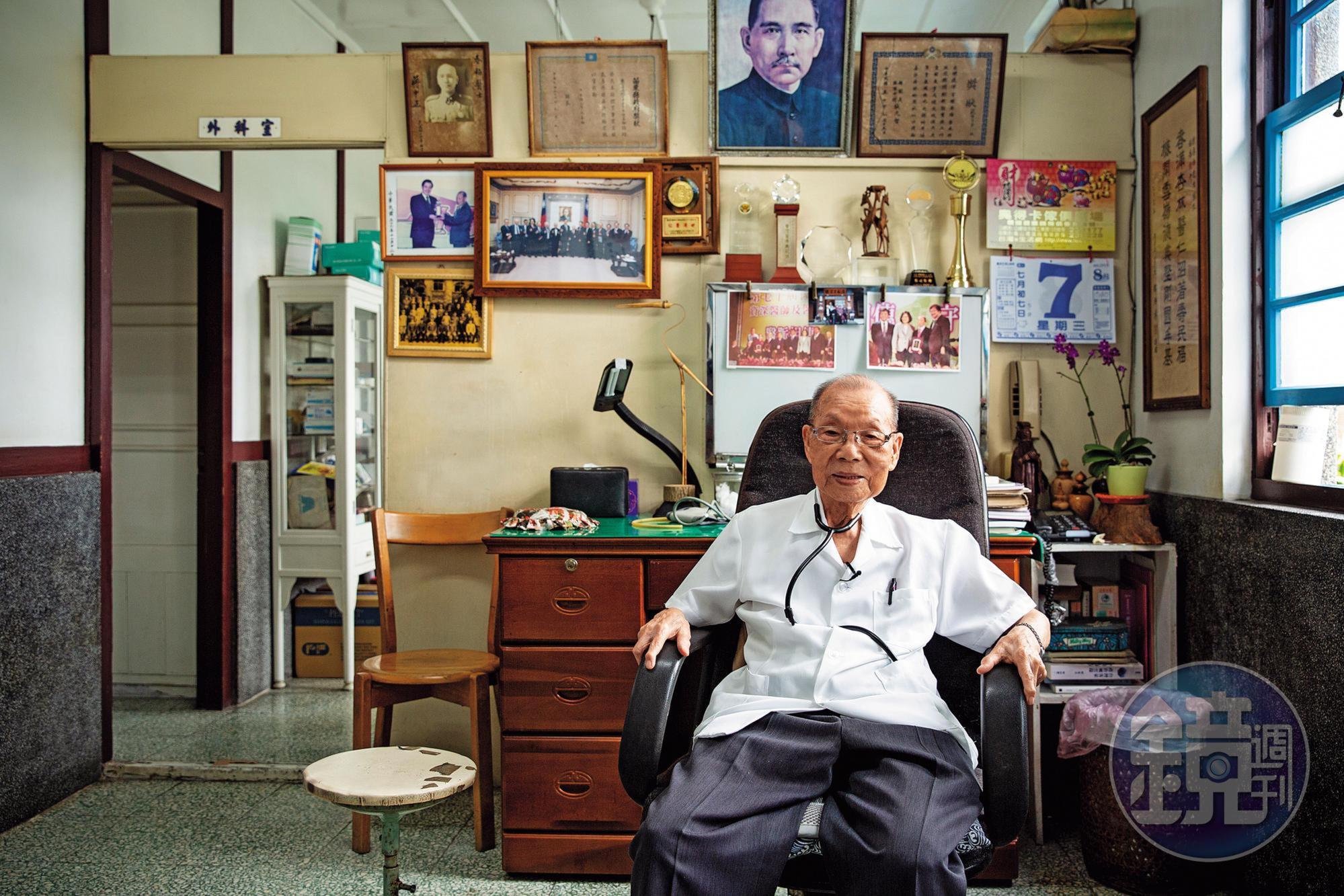 Xie Chun-mei's clinic is like a time capsule, with portraits of Sun Yat-sen and Chiang Kai-shek hanging in the examination room. The only thing that consistently changes is the daily calendar on the wall, updated without fail for over 70 years, a statement to the doctor's unwavering attention to detail.