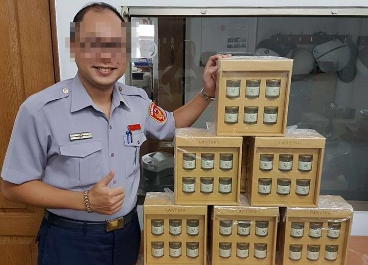 鹽埕警分局一名陳姓所長,曾向連千毅購買燕窩,被連po上網。(翻攝自連千毅臉書)
