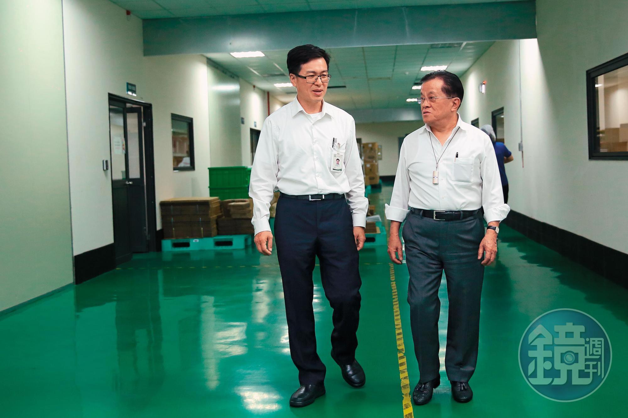 執行副總李家茂（左）與鍾仁（右）共事18年，亦師亦友的互動，讓李家茂從未想跳槽。