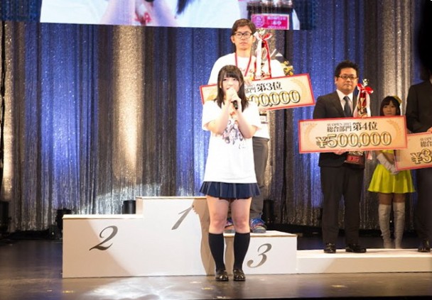 上原亞衣2015年在AVOPEN受獎時突宣布引退，讓粉絲震驚。（翻攝自東網網站）