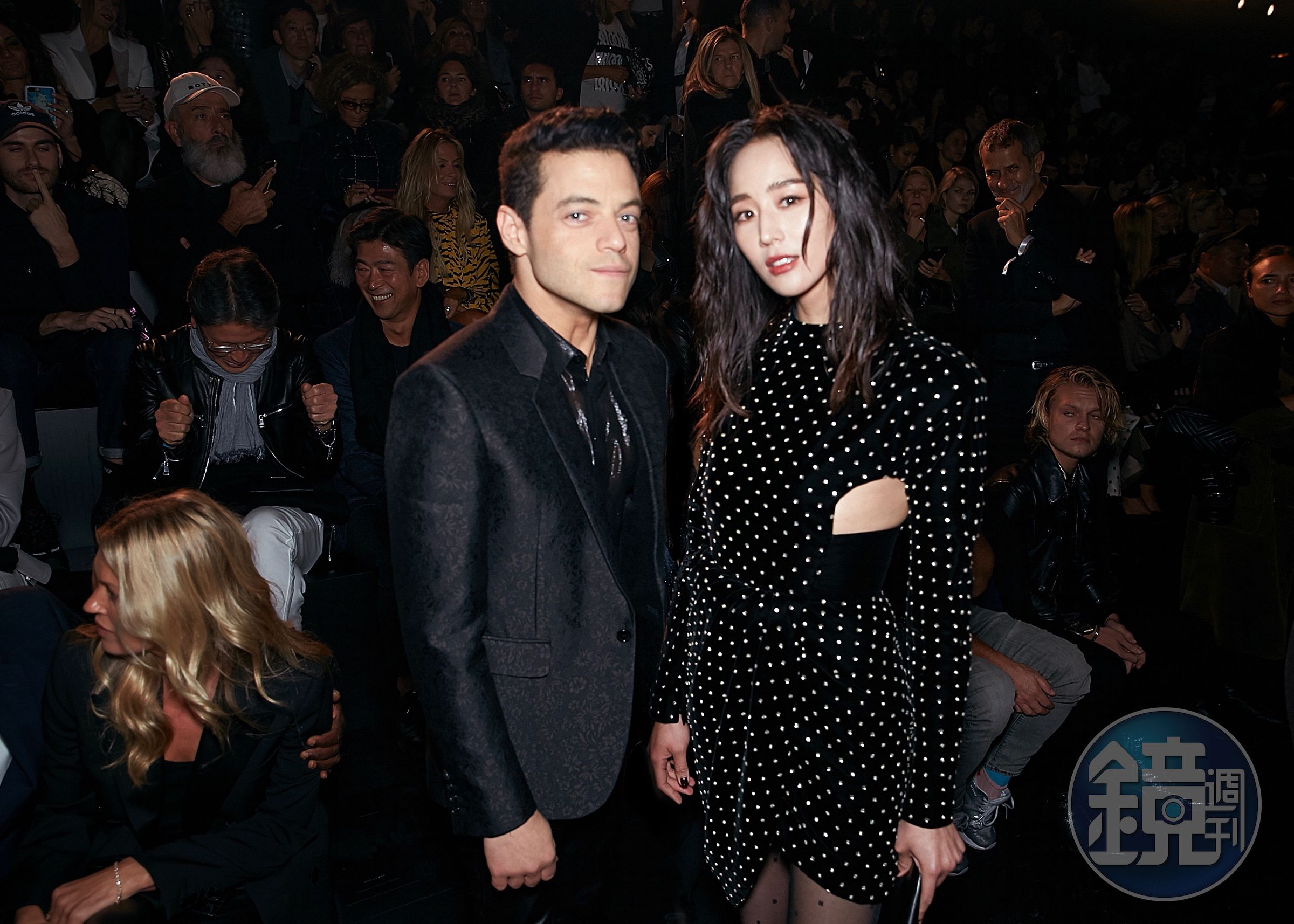 張鈞甯與奧斯卡影帝Rami Malek一同在巴黎鐵塔下，欣賞SAINT LAURENT 2020春夏大秀。（SAINT LAURENT提供）
