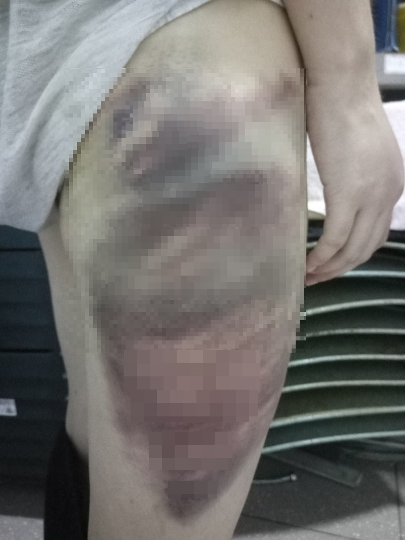 信徒若想脫離，就被集體毆打。（翻攝畫面）
