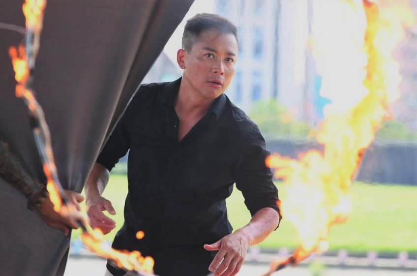 江宏恩曾為戲搏命跳火圈。（艾迪昇傳播提供）