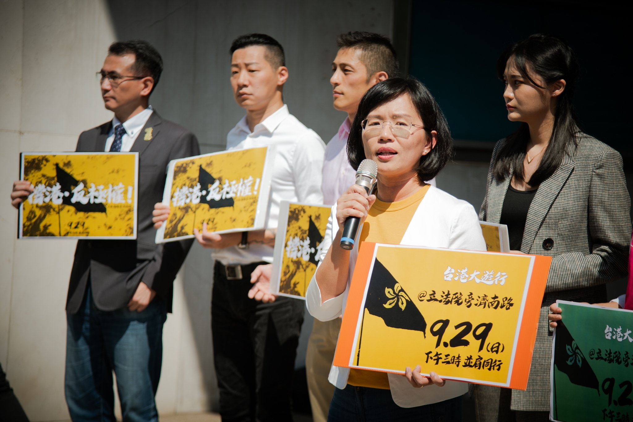 民進黨立委蘇巧慧(前)等人將參與29日的撐香港遊行。(蘇巧慧辦公室提供)