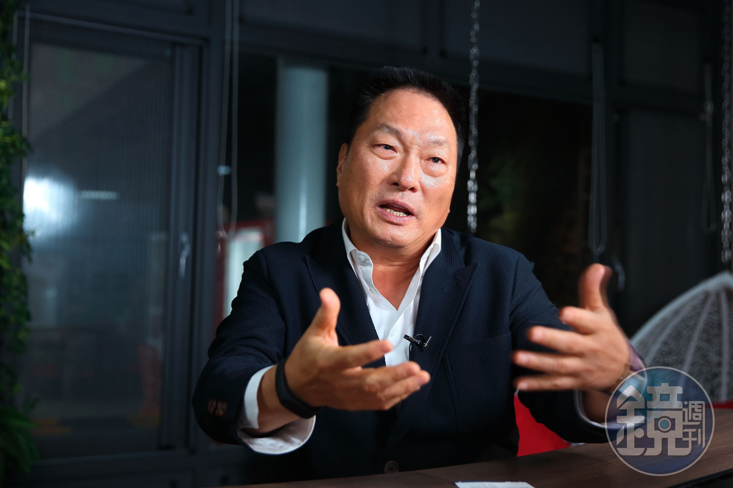 東森房屋前董座王應傑傳要出賣手中3成股權，扯出王令麟拖孤時曾欠5億債務。當事人王令麟對本刊還原當年事實。