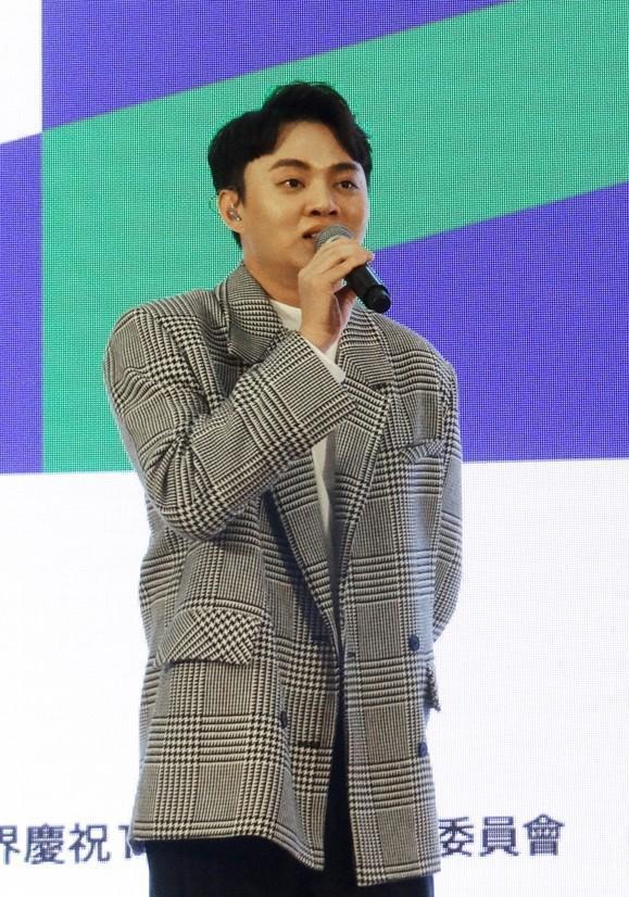 許富凱將在國慶晚會中演繹費玉清歷年經典歌曲。(三立提供)