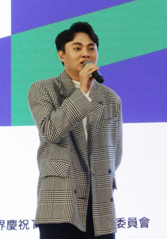許富凱將在國慶晚會中演繹費玉清歷年經典歌曲。（三立提供）