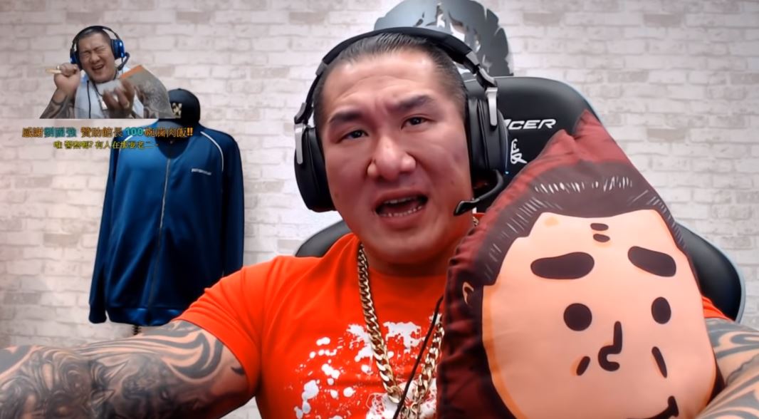 網紅館長直播批評國民黨遇到斷交，只會罵蔡英文，儼然成為中共在台灣的代言人。（翻攝自飆悍館長Youtube）