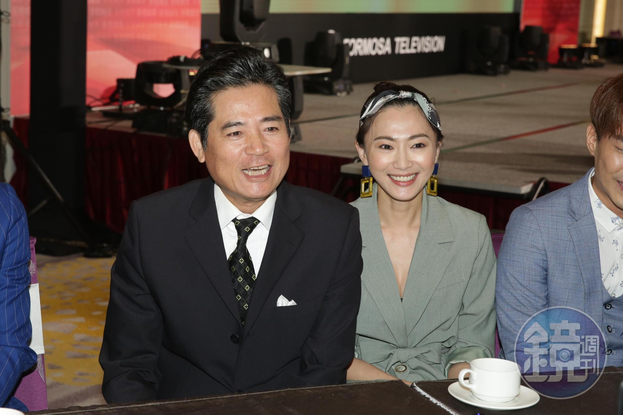侯怡君(右)上週生日許下「希望人生能夠更圓滿」的生日願望,讓眾人拱男友蕭大陸(左)快給答案。