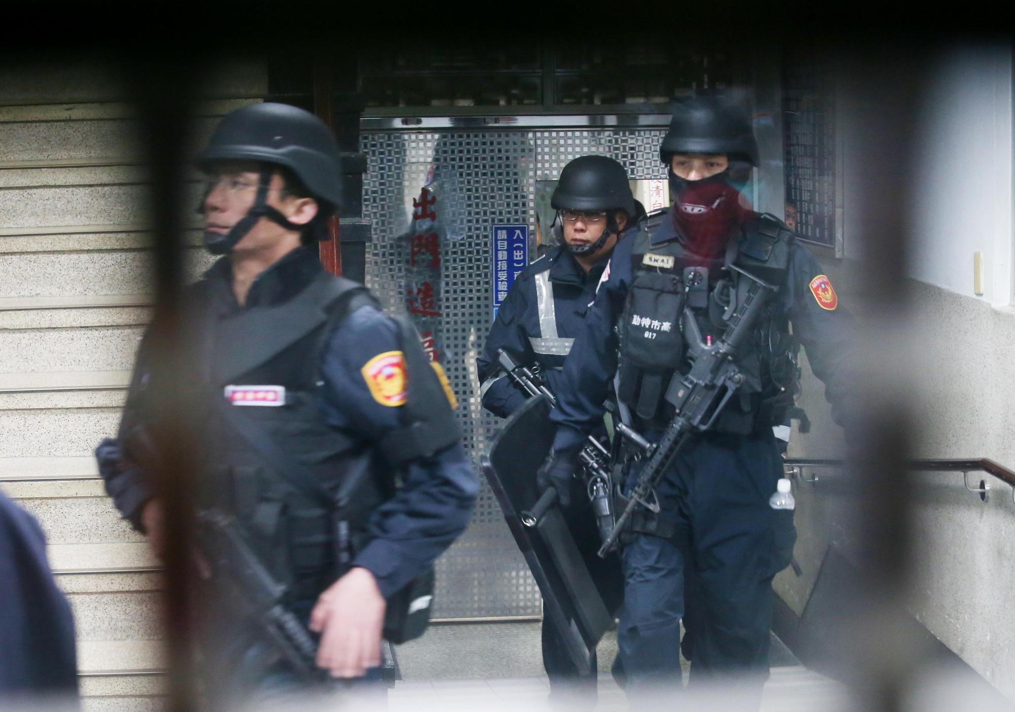 2015年2月11日，高雄大寮監獄爆發台灣首宗監獄幹部遭狹持的越獄事件（東方IC）
