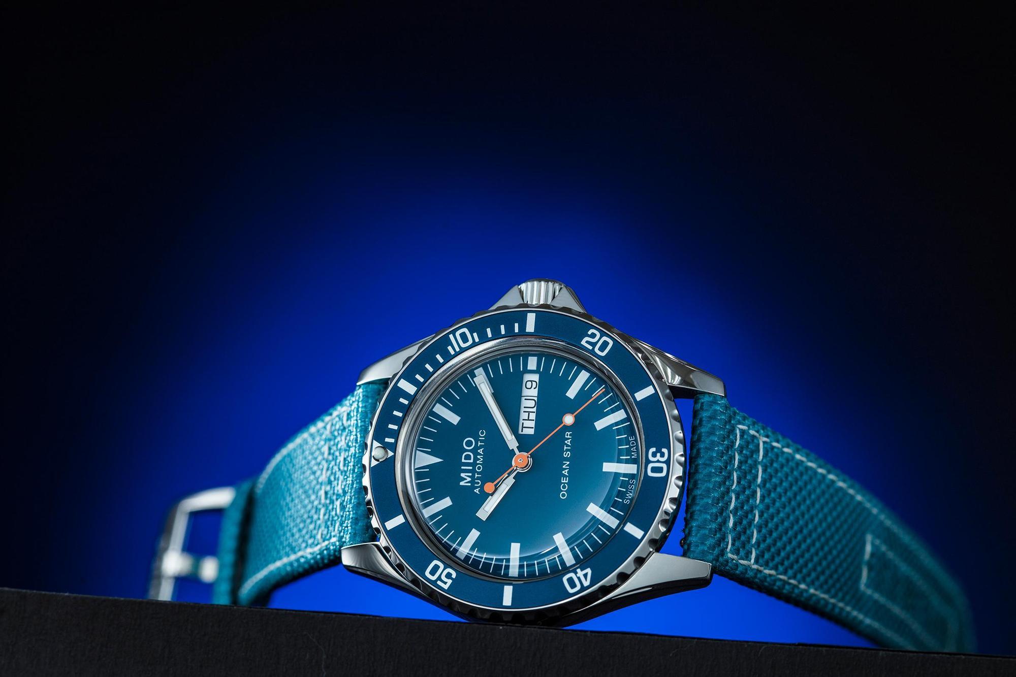 Ocean Star Tribute 75週年特別版，藍面藍圈配藍色織物帶，定價NT$33,400。