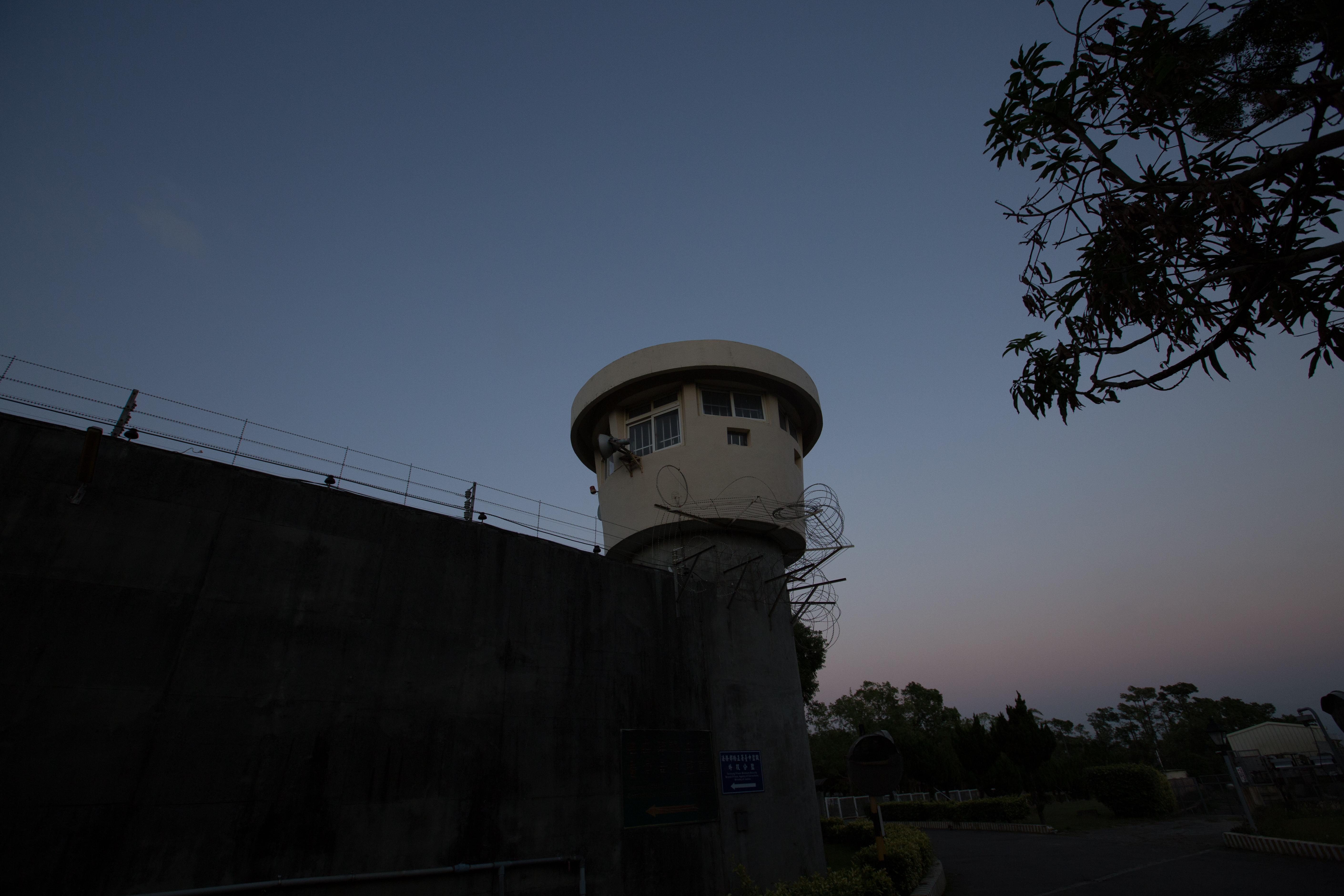 監所超收、教誨師人力不足，各種亂象都阻礙了修法成效。