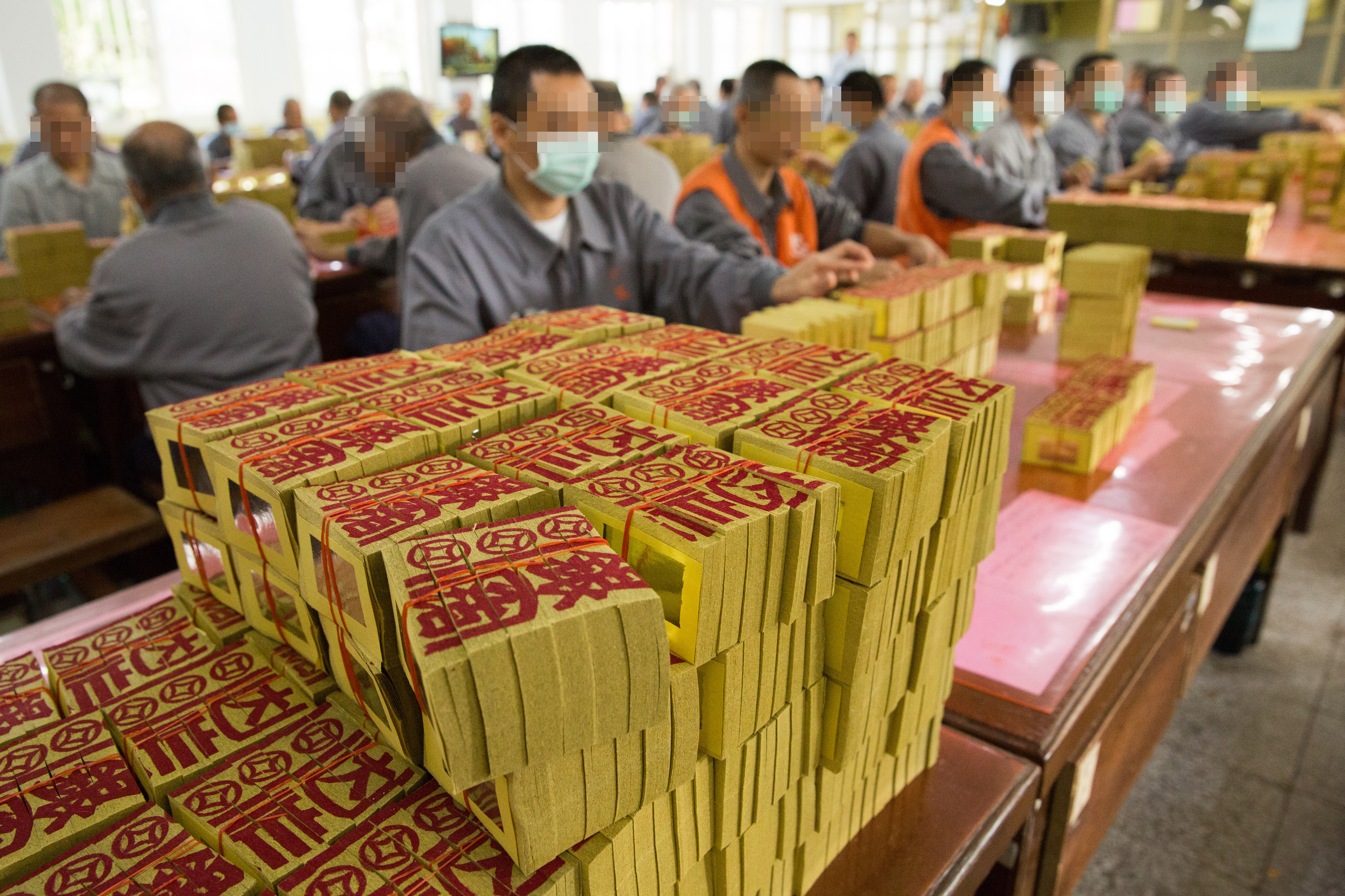 受刑人在監獄的收入過低，一個月平均200塊，連日常吃穿都無法支付。