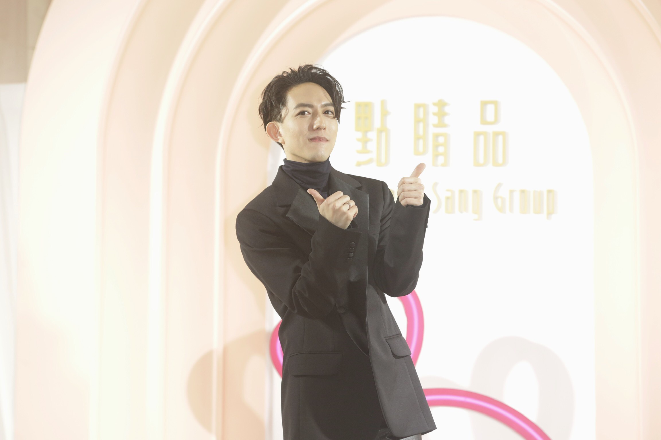 林宥嘉開心宣布老婆丁文琪懷孕，明年春天迎來新成員。